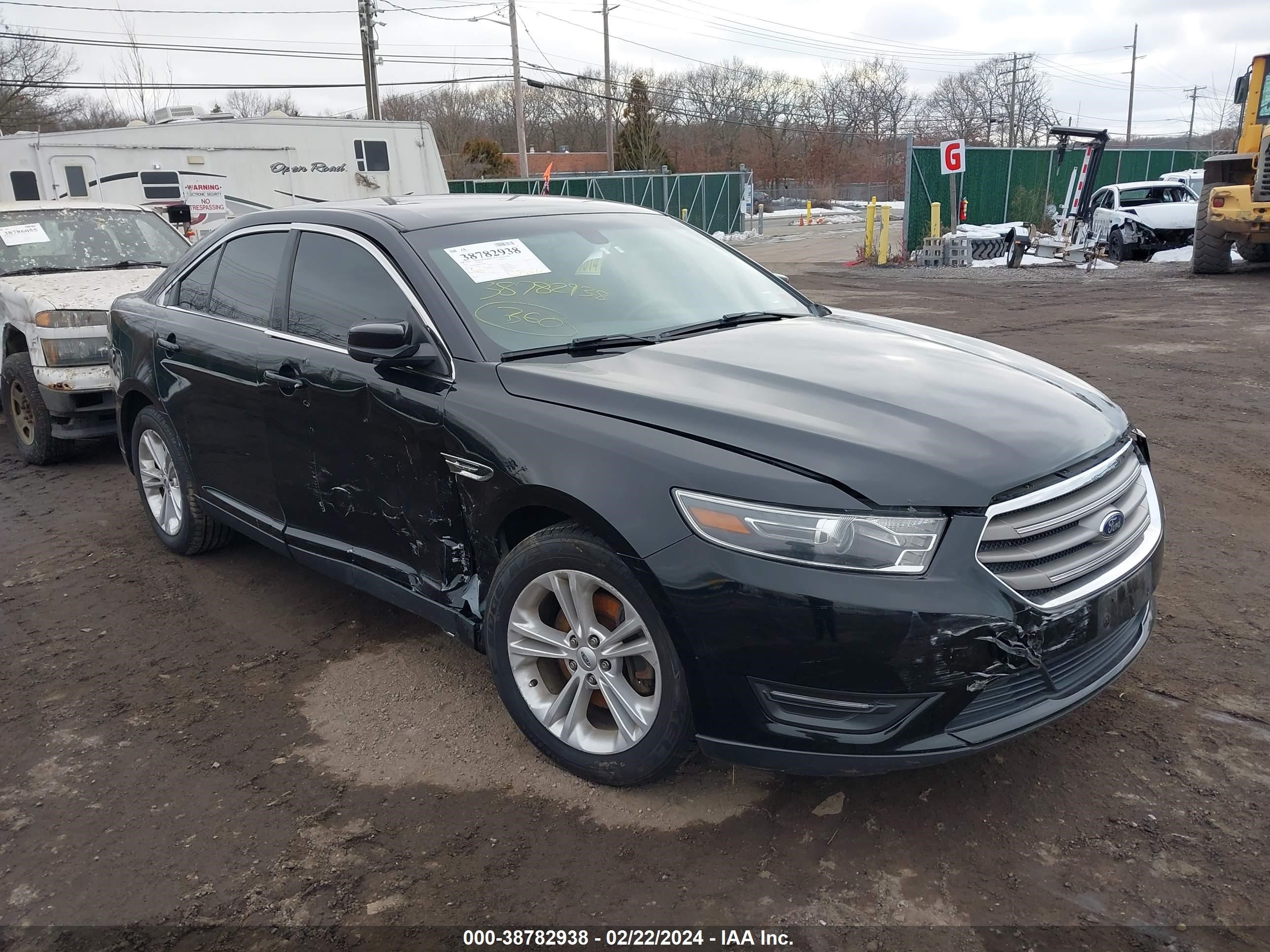 FORD TAURUS 2016 1fahp2e86gg136598