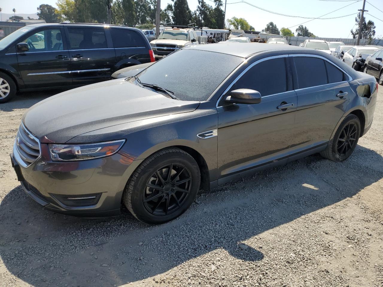 FORD TAURUS 2017 1fahp2e86hg109077