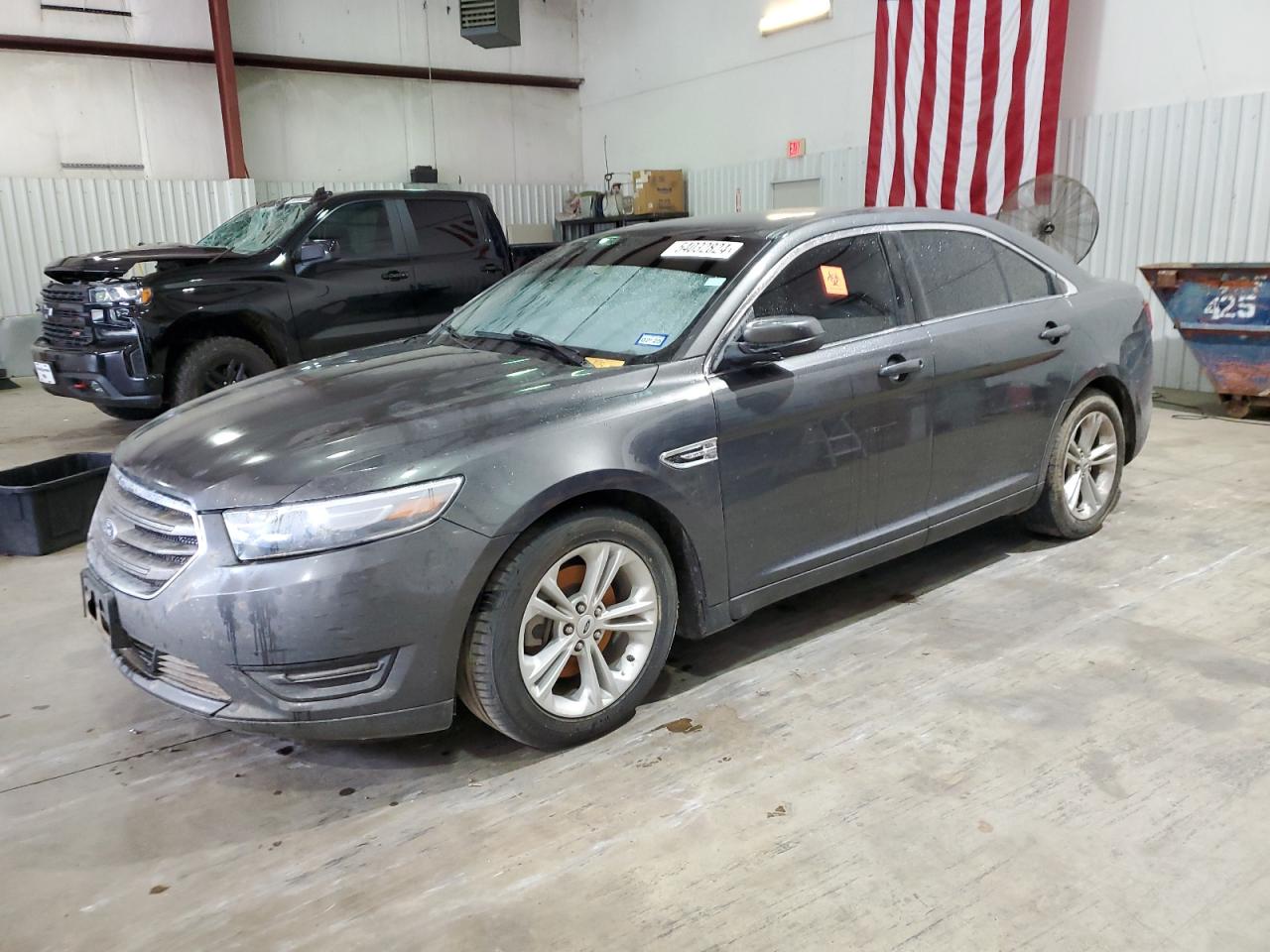 FORD TAURUS 2019 1fahp2e87kg107765