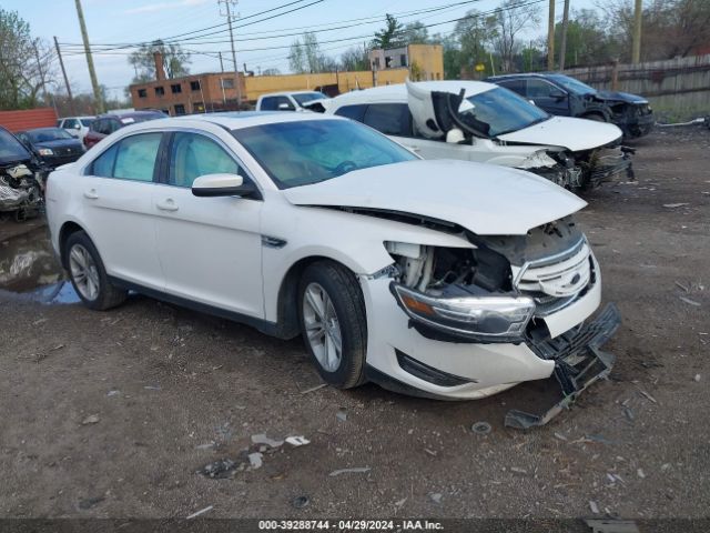 FORD TAURUS 2018 1fahp2e89jg117129