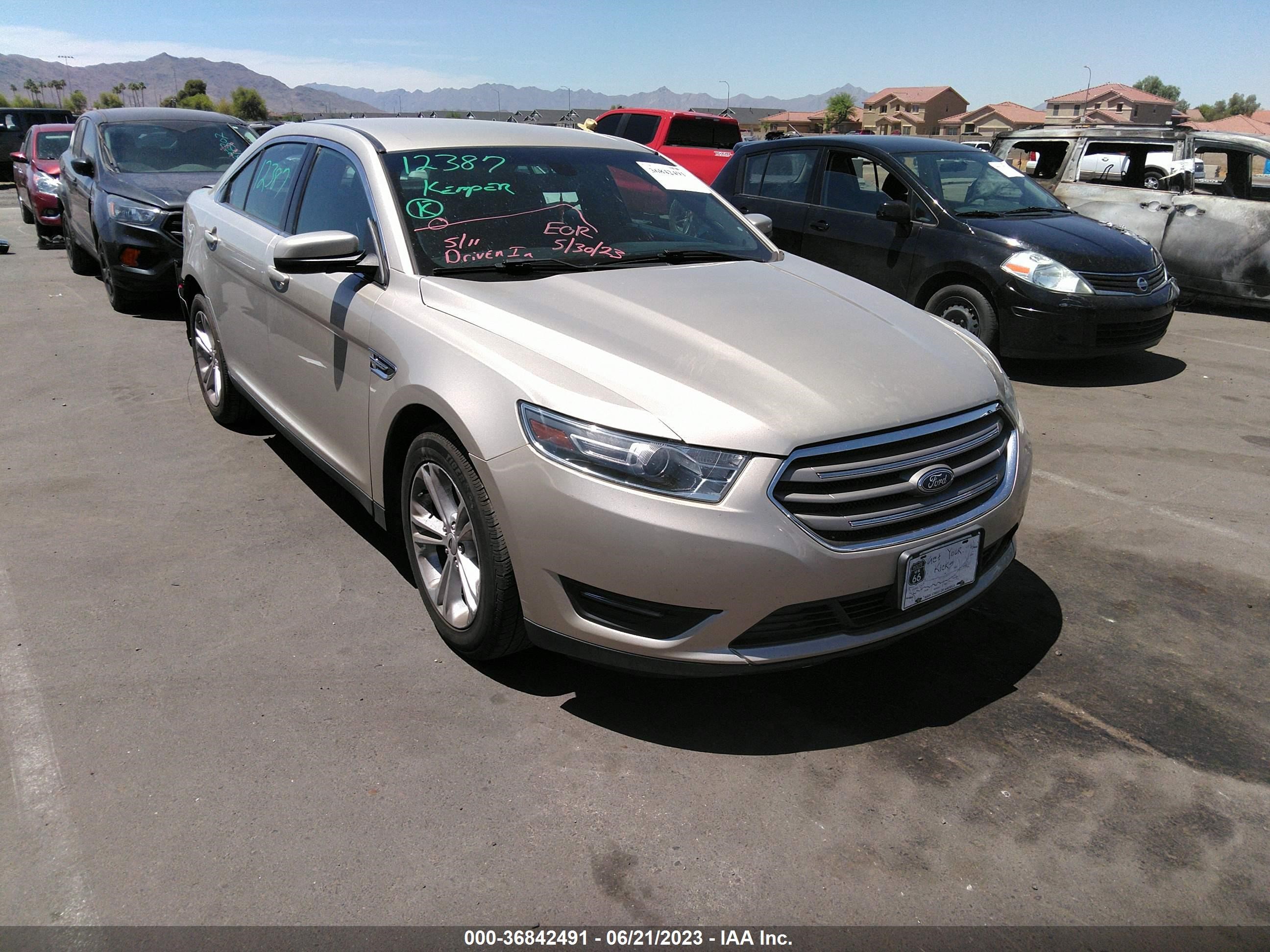 FORD TAURUS 2018 1fahp2e89jg120144