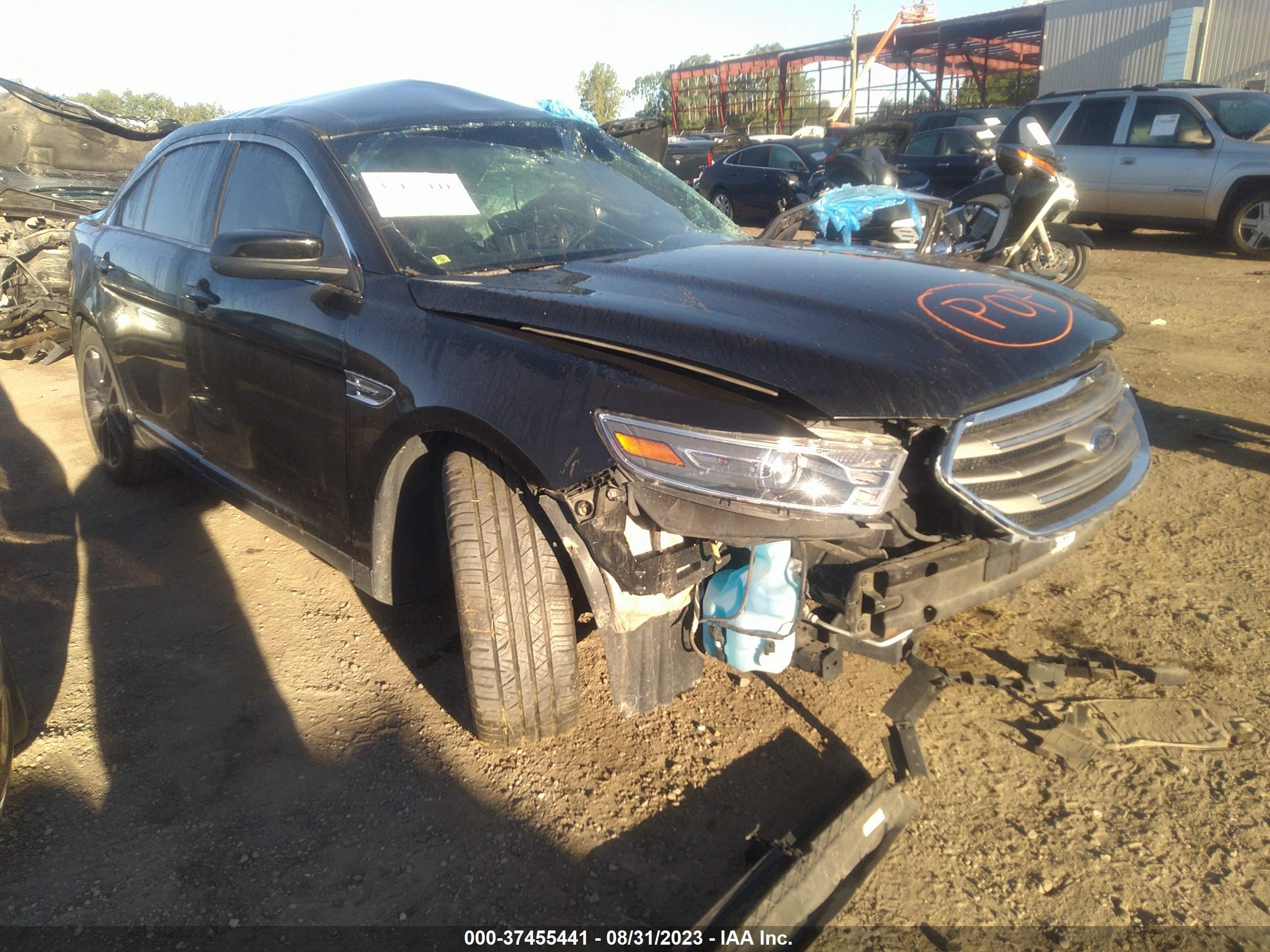 FORD TAURUS 2018 1fahp2e89jg134559