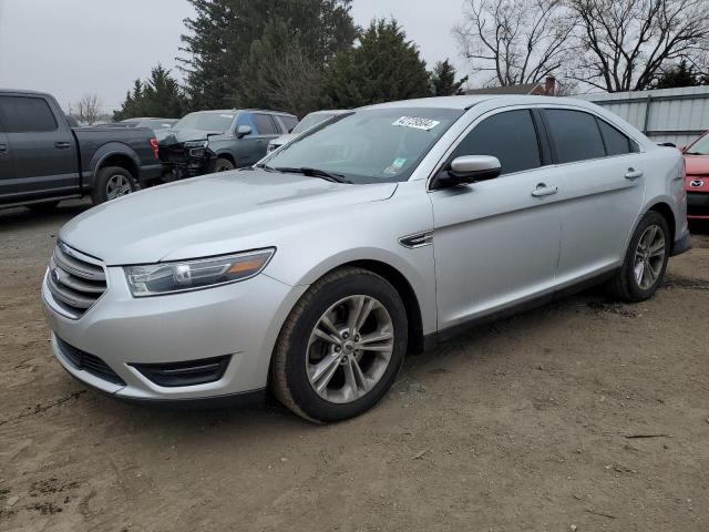 FORD TAURUS 2018 1fahp2e8xjg123571