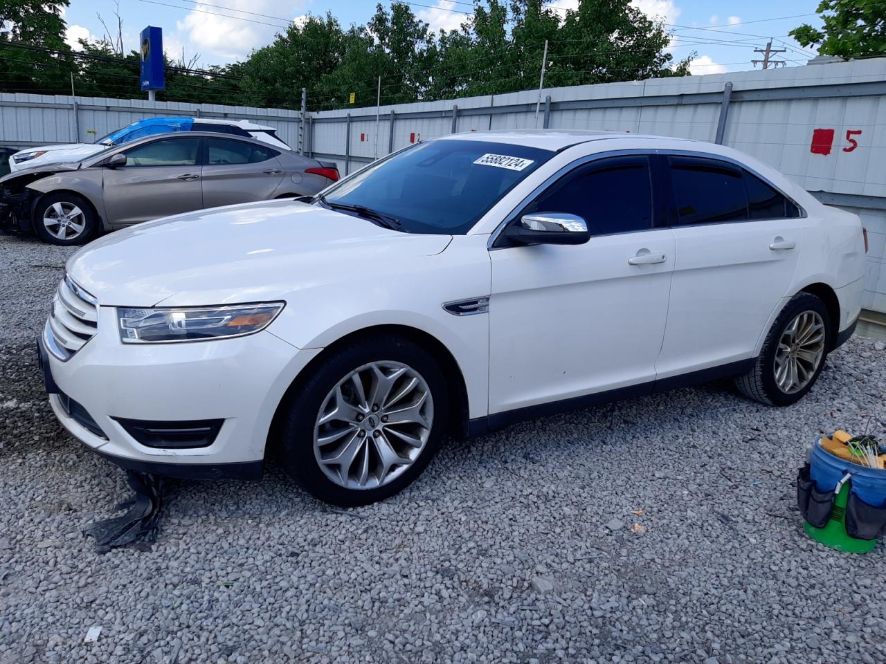 FORD TAURUS 2018 1fahp2f82jg109744