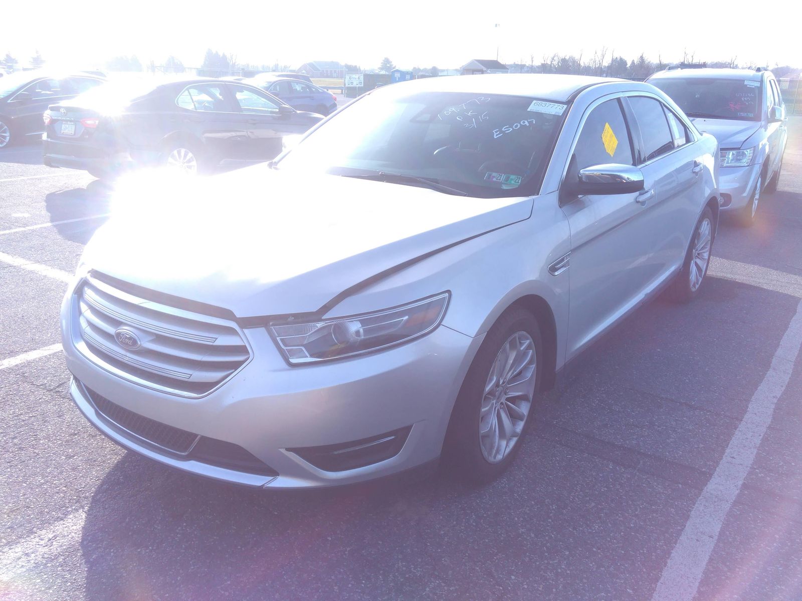 FORD TAURUS FWD 2018 1fahp2f89jg109773