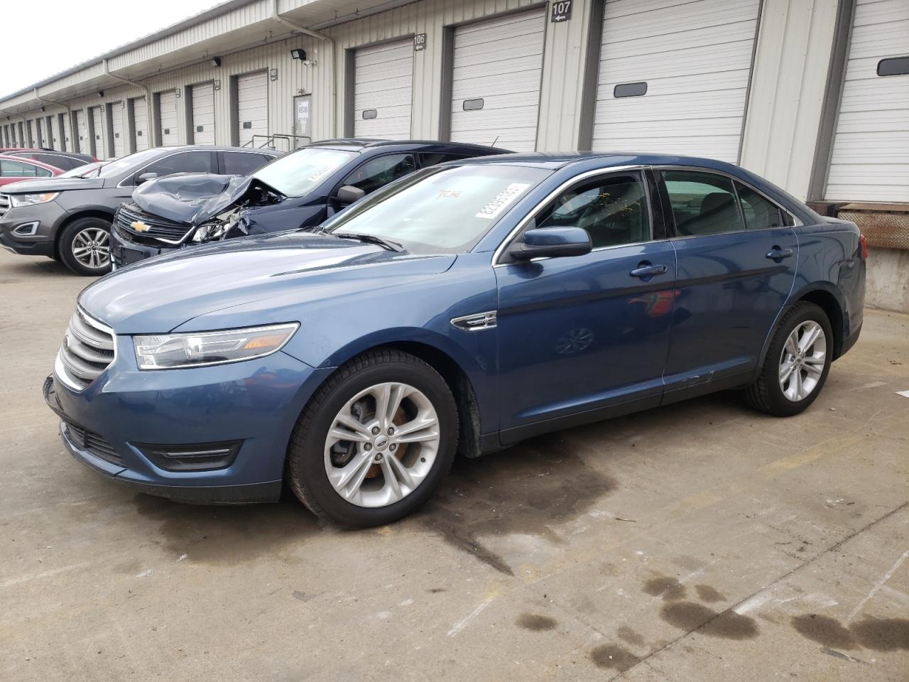 FORD TAURUS 2018 1fahp2h82jg115136