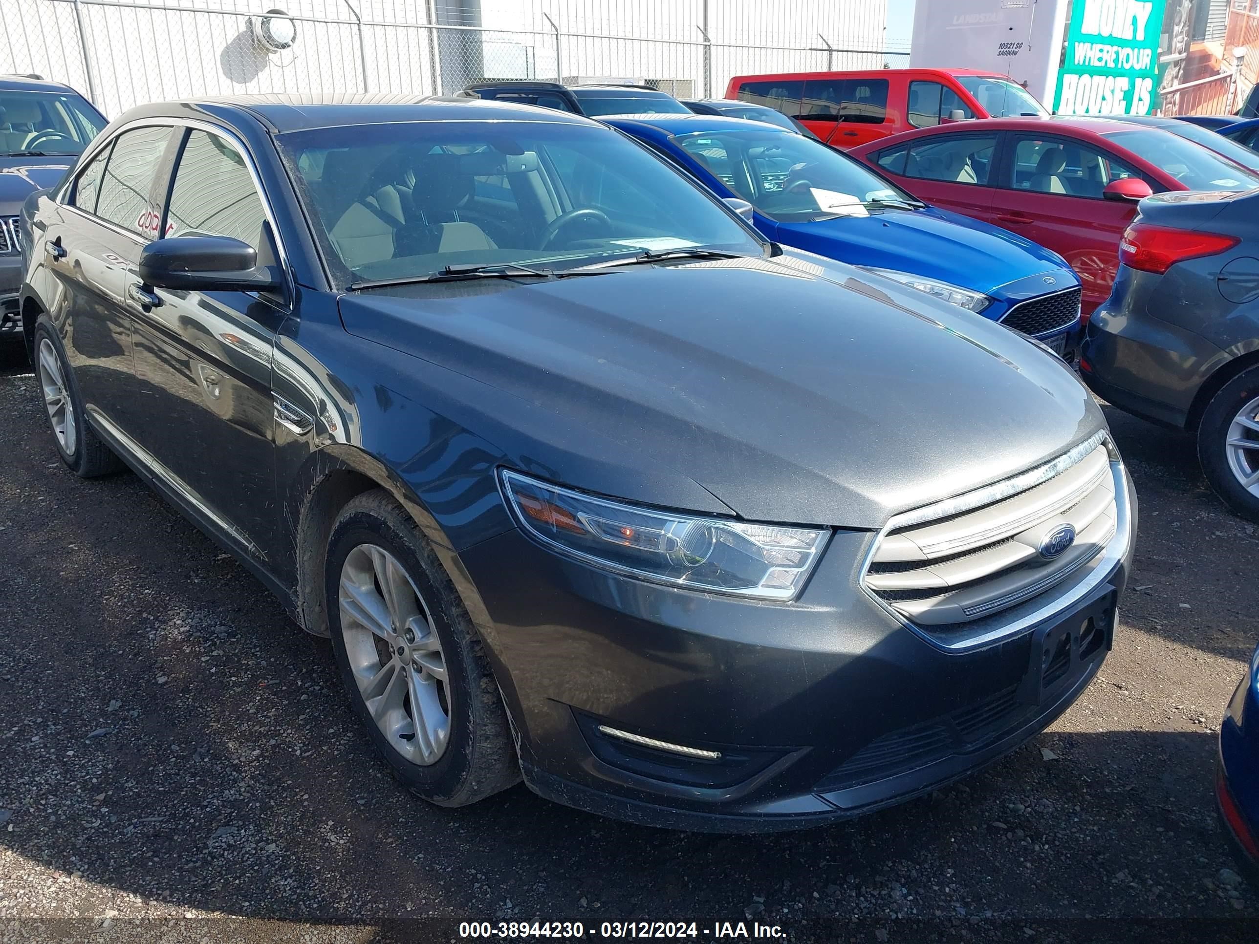 FORD TAURUS 2018 1fahp2h82jg137539