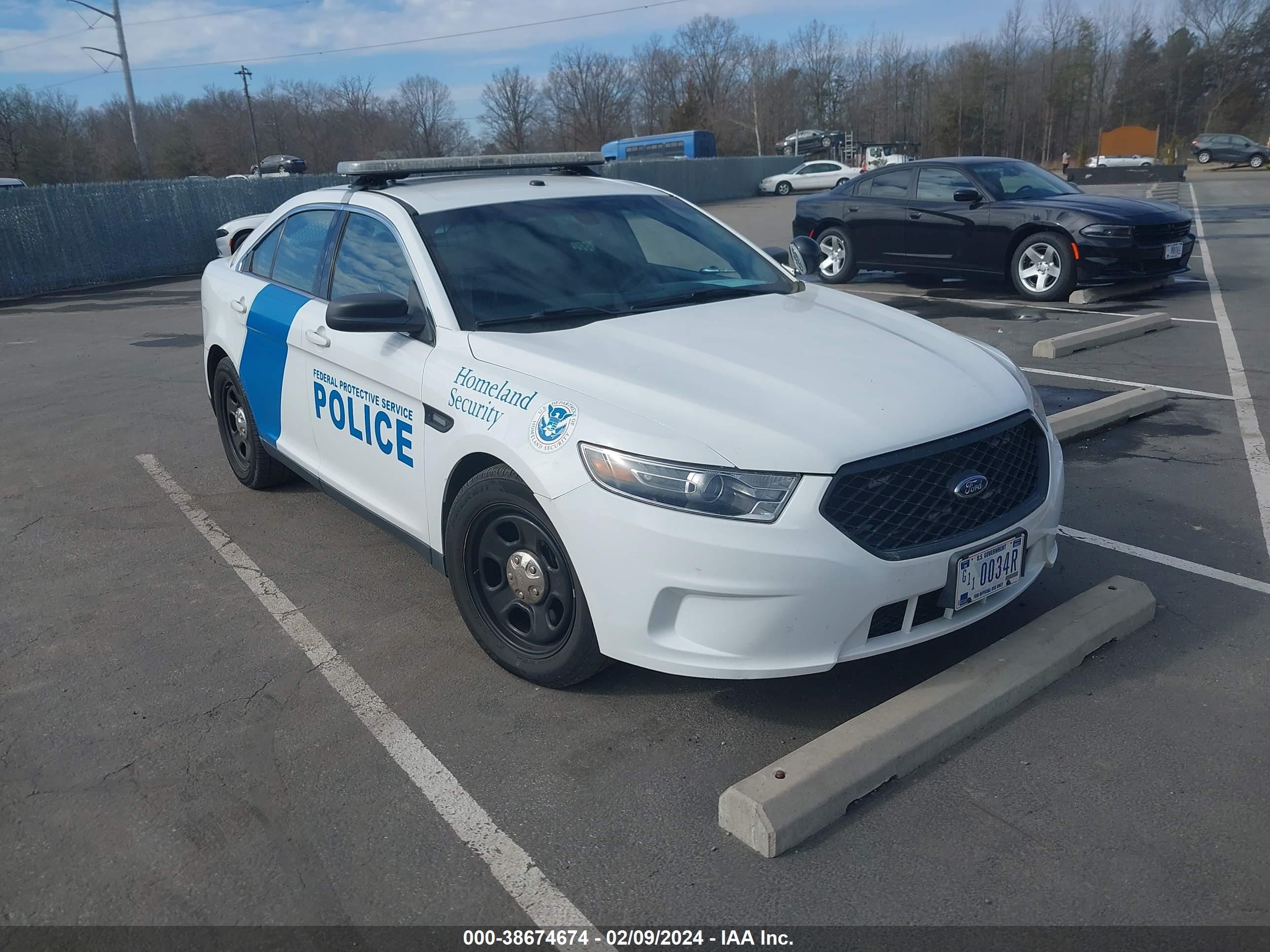 FORD POLICE 2017 1fahp2l84hg109243