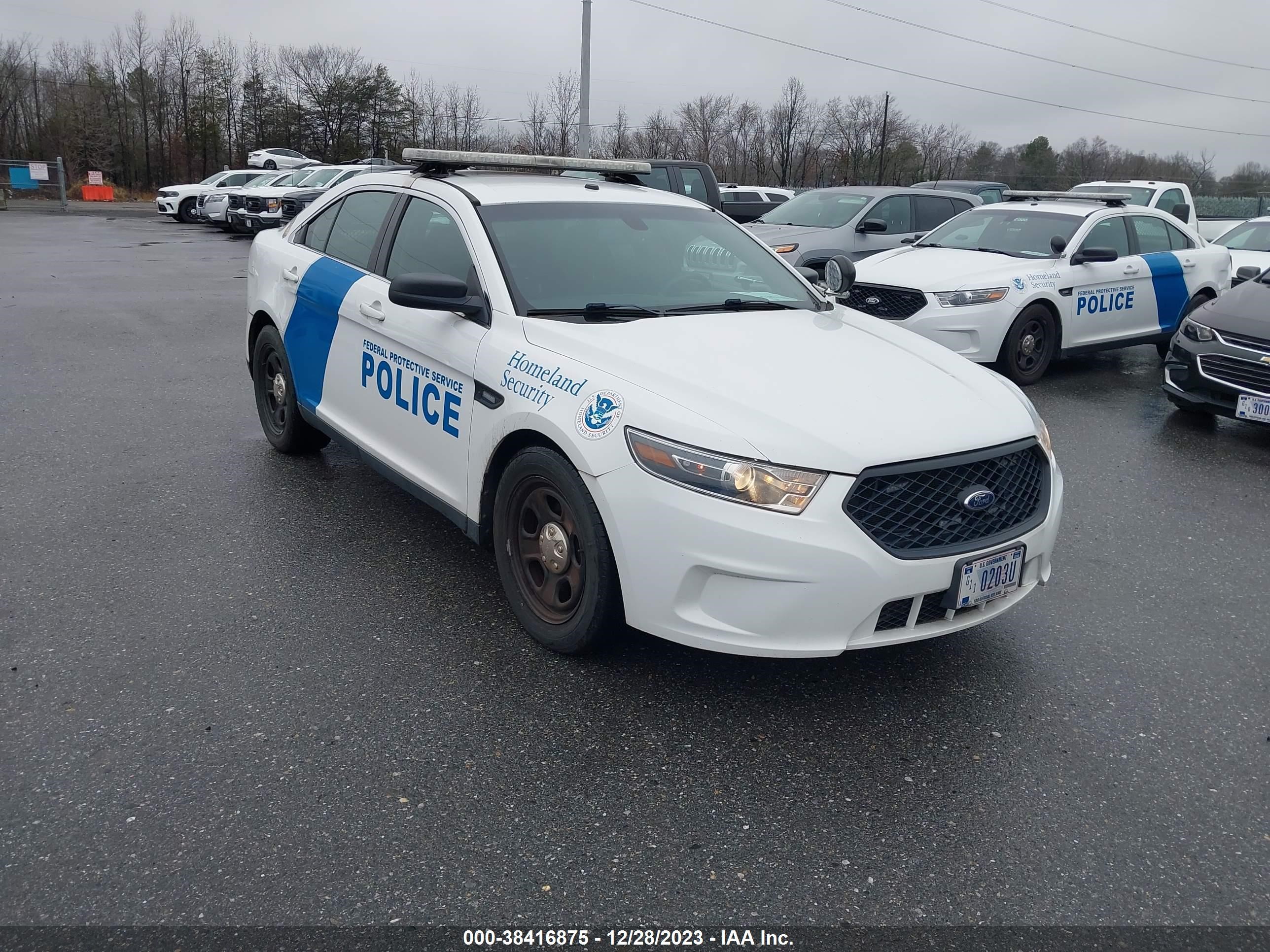 FORD POLICE 2017 1fahp2l85hg105945