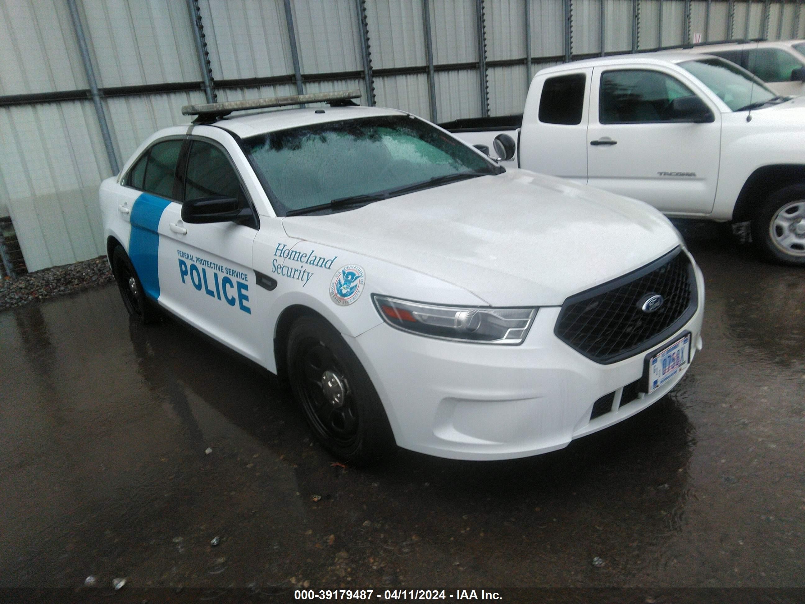 FORD POLICE 2017 1fahp2l87hg109222