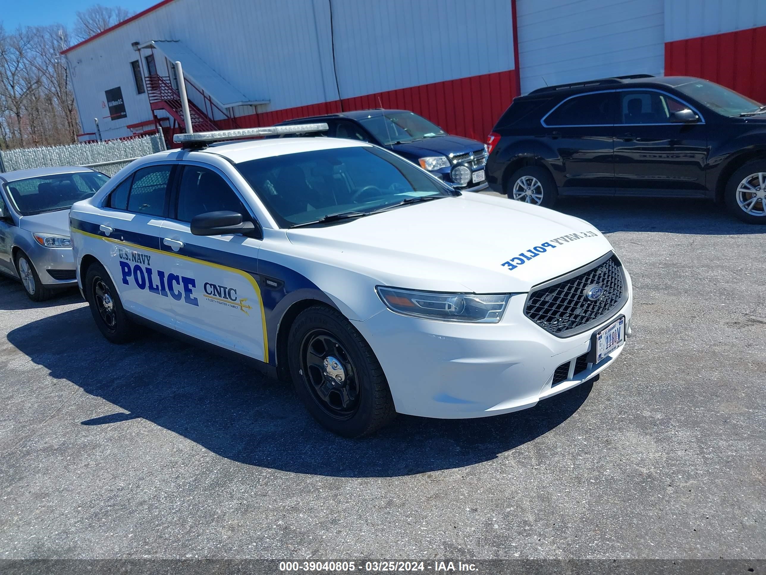 FORD POLICE 2018 1fahp2l8xjg143418