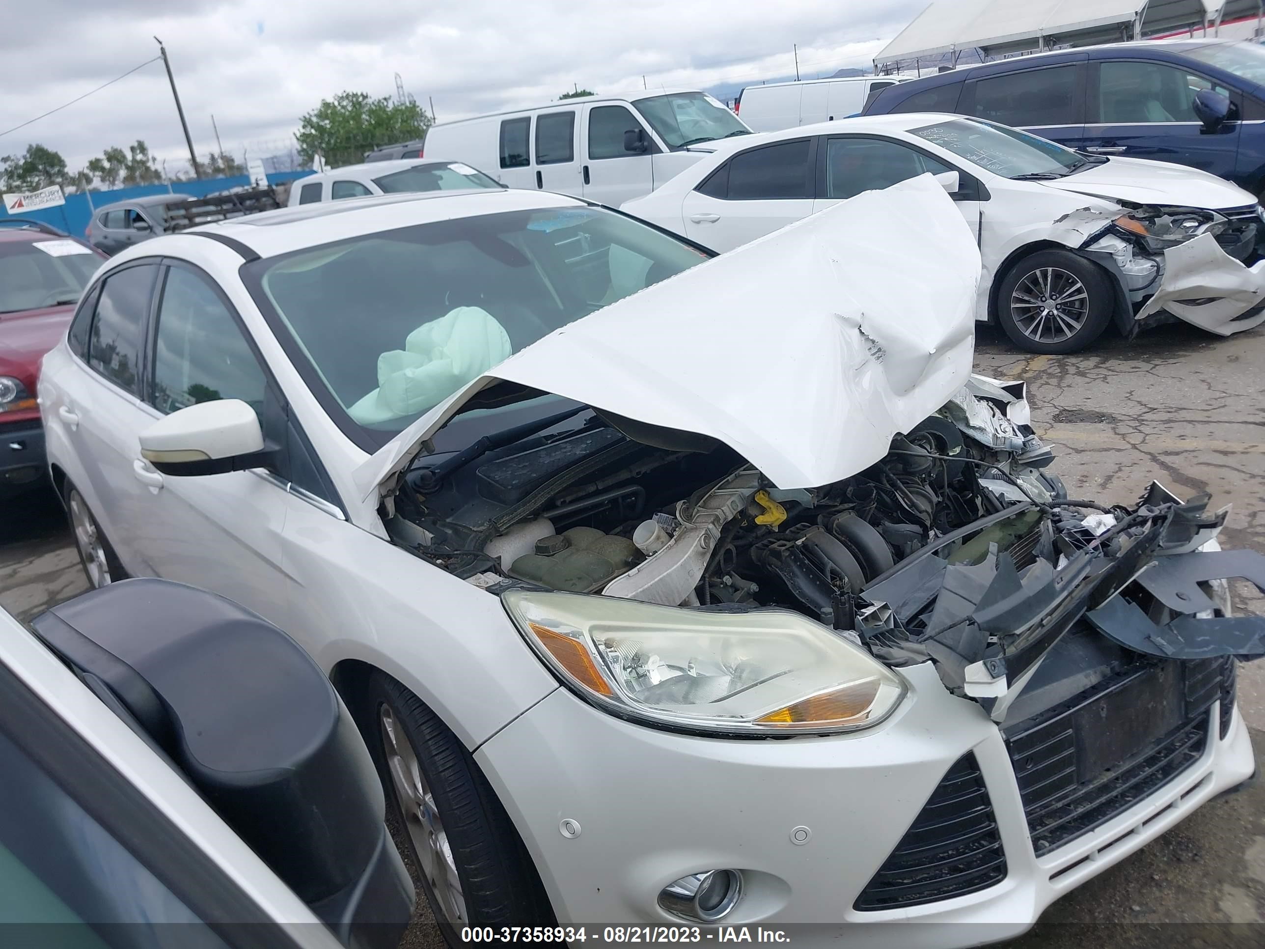 FORD FOCUS 2012 1fahp3h26cl131044