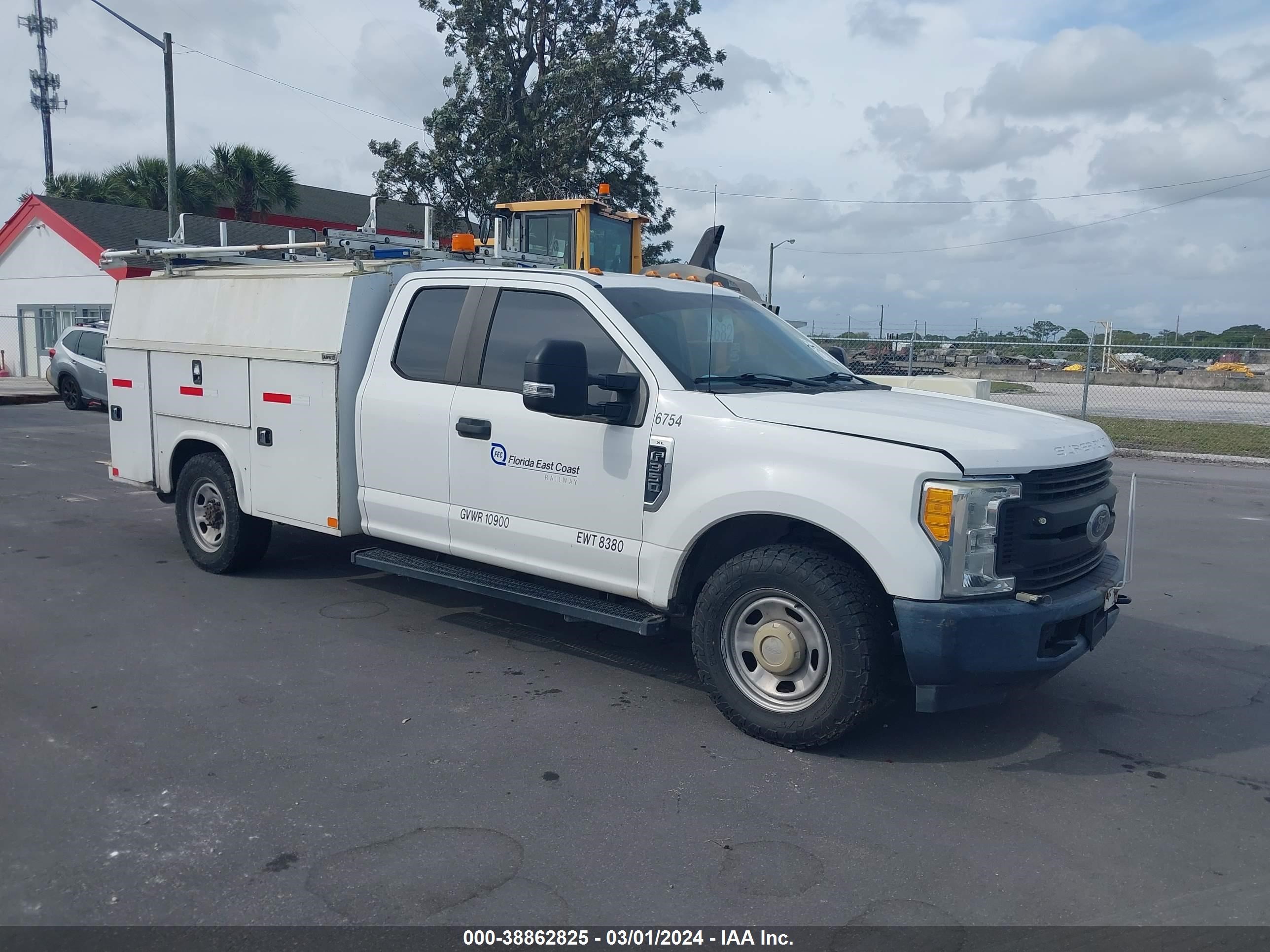 FORD NULL 2017 1fd8x3e61heb23118