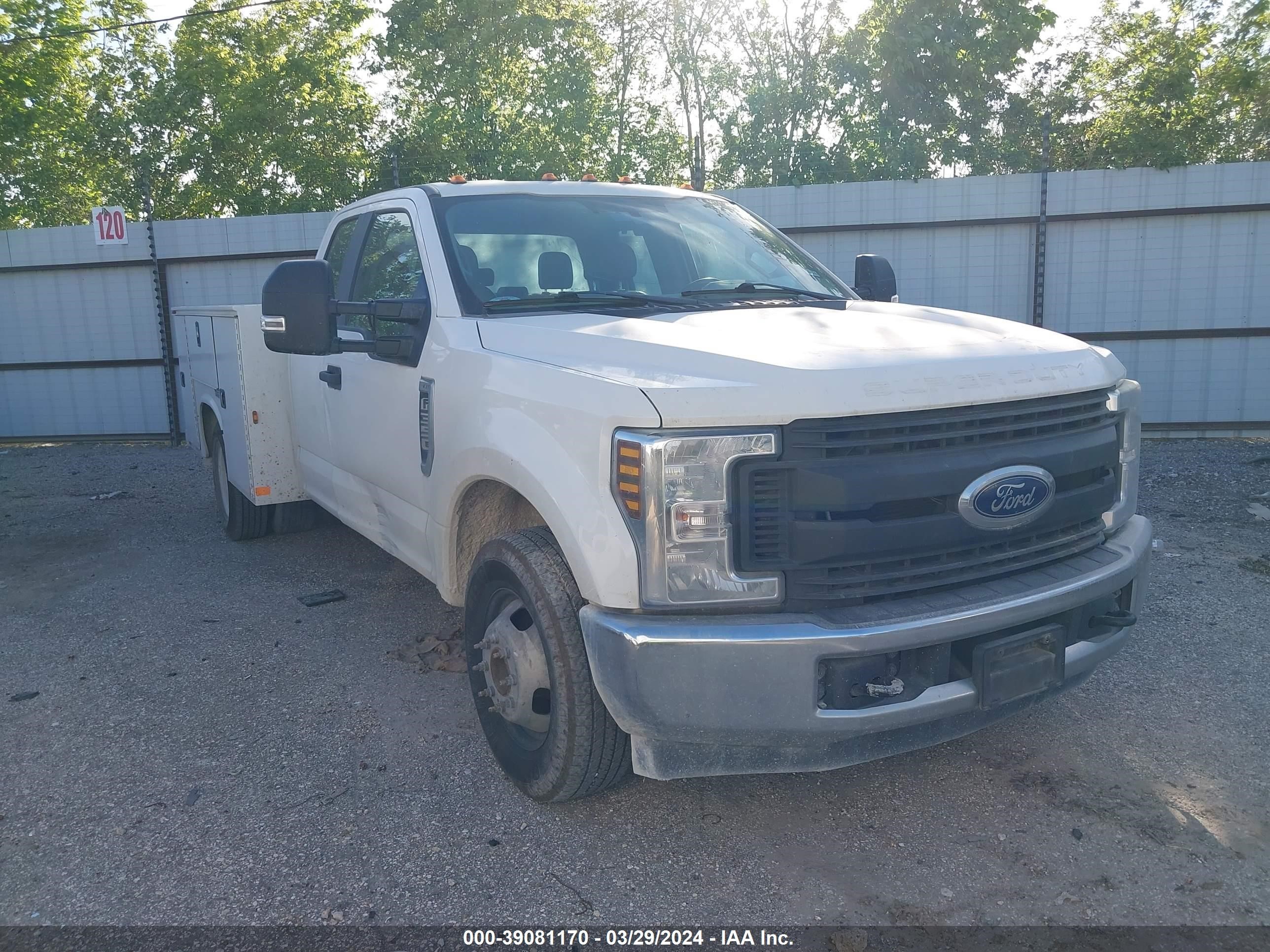 FORD NULL 2019 1fd8x3g6xked52014