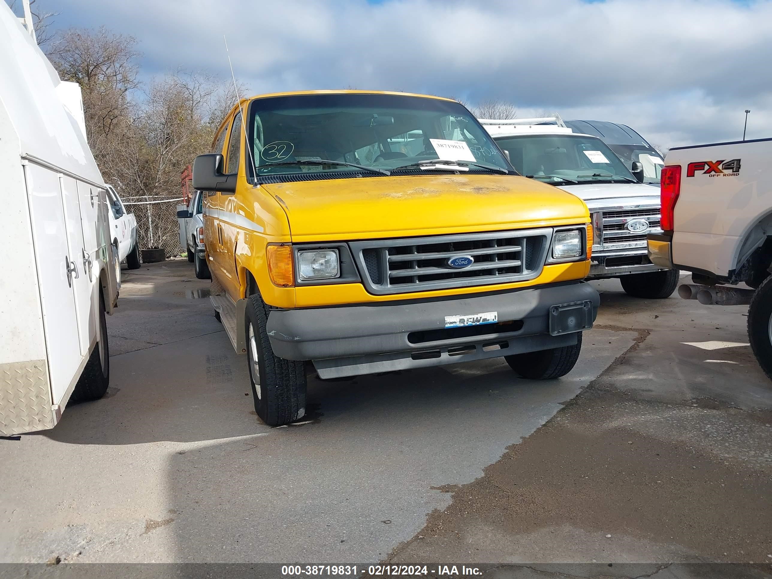 FORD ECONOLINE 2004 1fdne31m94hb36589