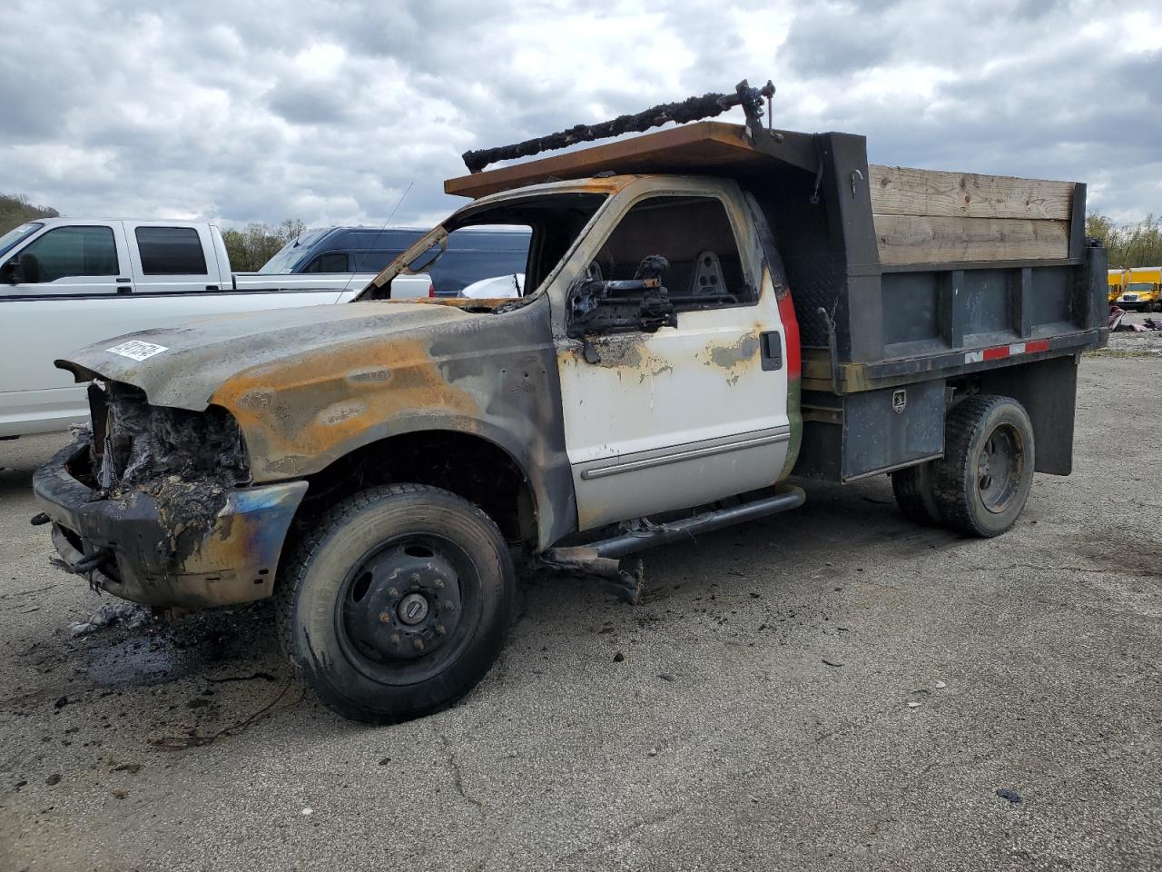 FORD F450 2004 1fdxf47px4ec43133