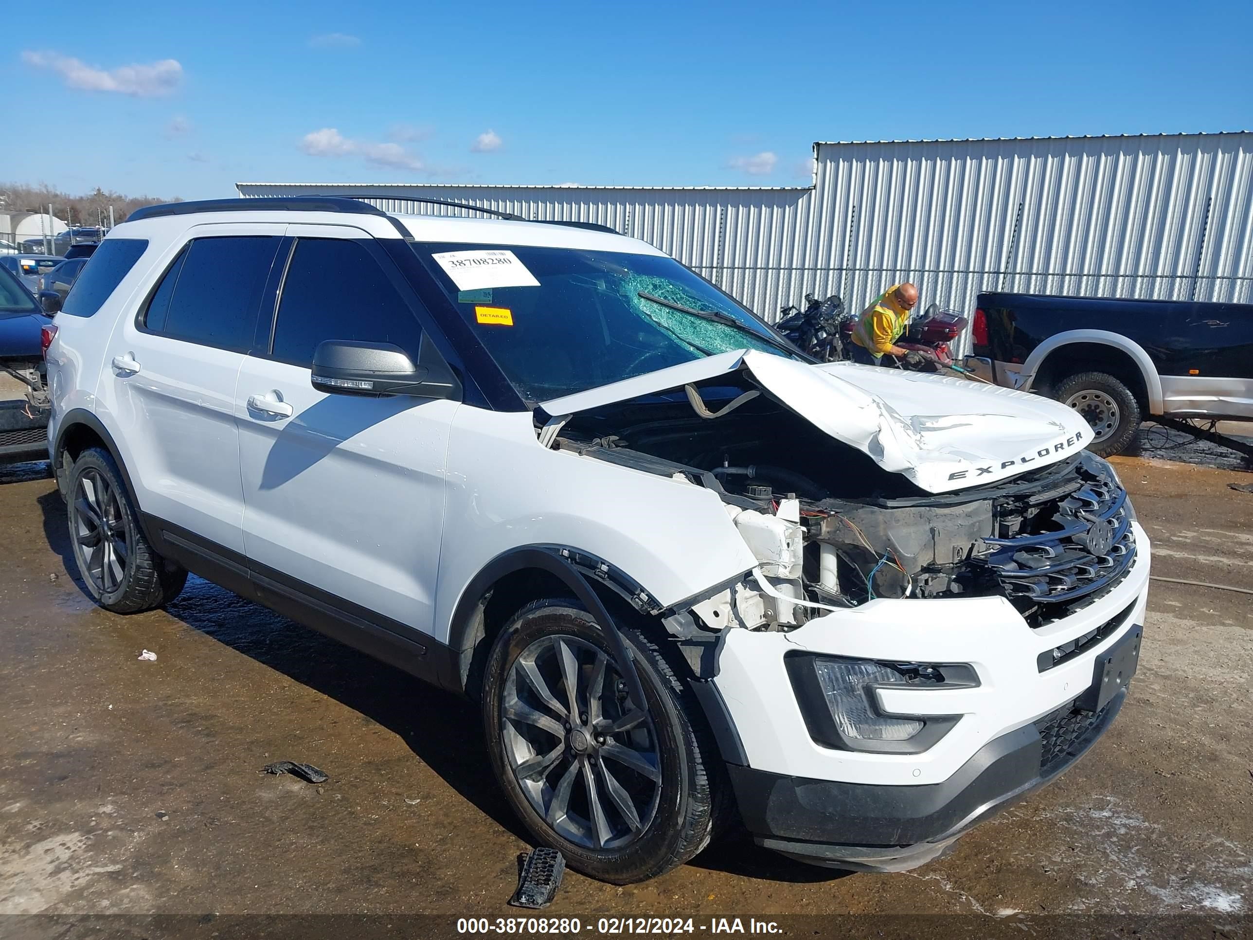 FORD EXPLORER 2017 1fm5k7d82hgd03031