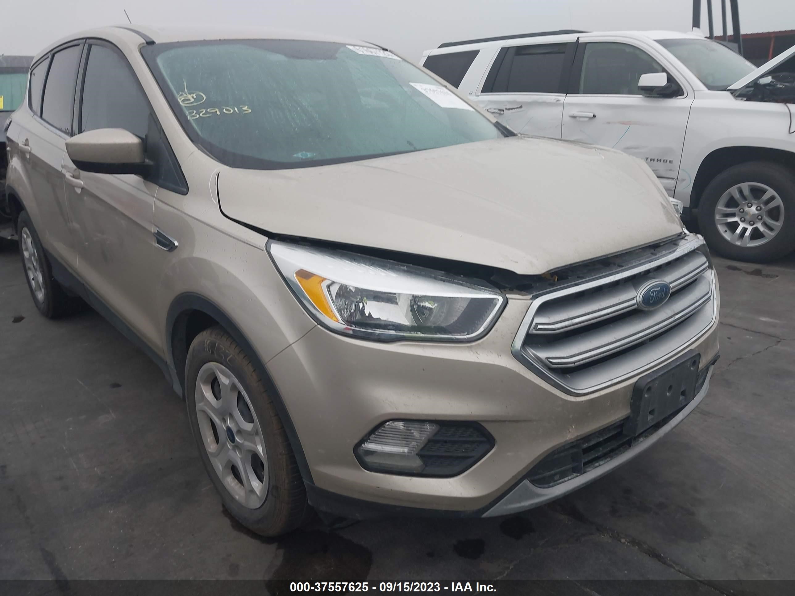 FORD ESCAPE 2017 1fmcu0gd2hub29013