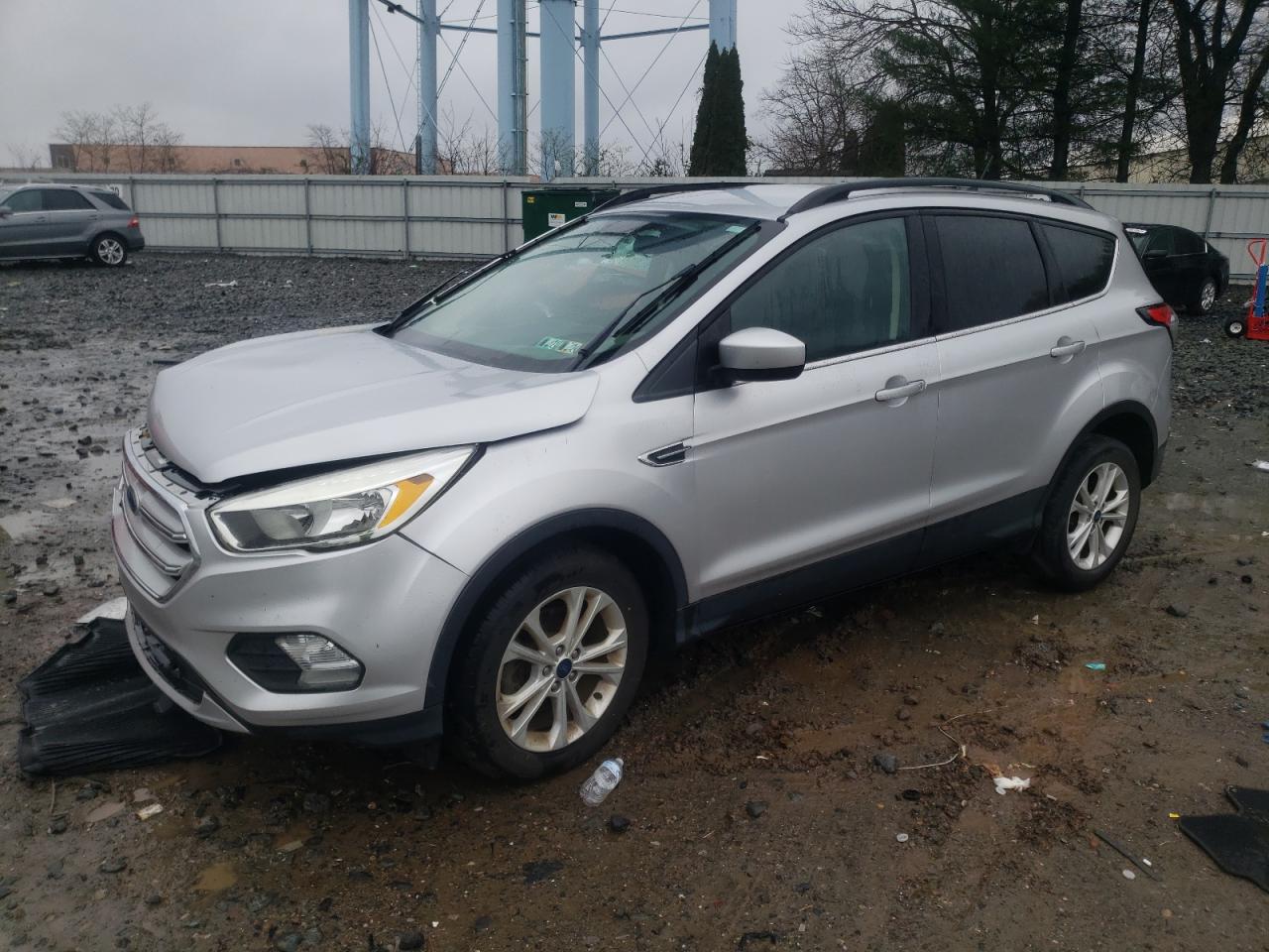 FORD ESCAPE 2018 1fmcu0gd2jub19085