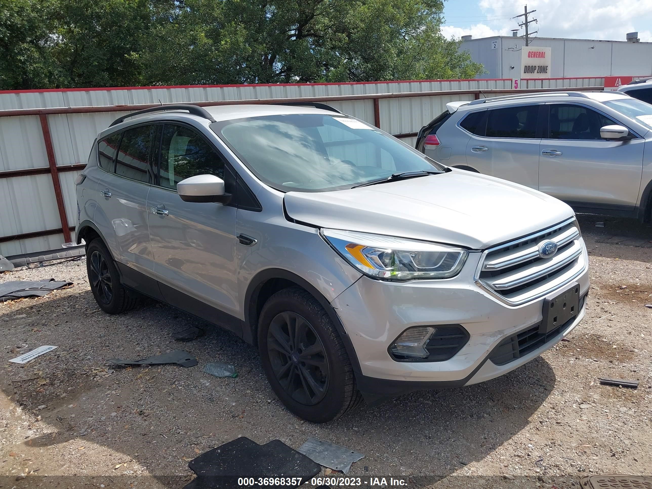 FORD ESCAPE 2018 1fmcu0hd3jua84149