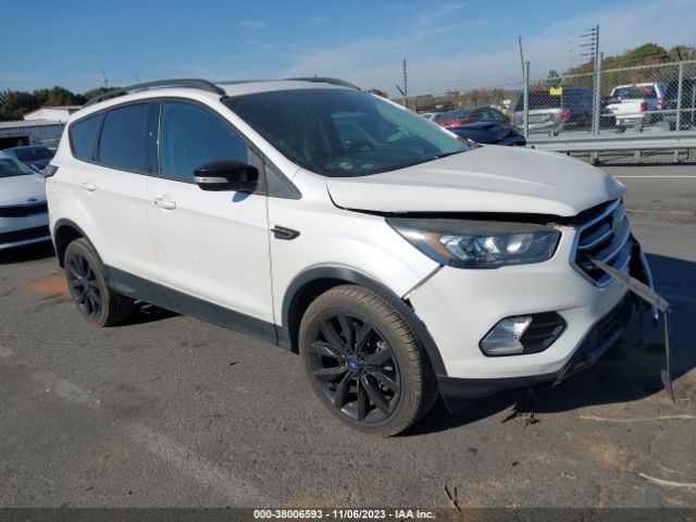 FORD ESCAPE 2017 1fmcu9196hub74576