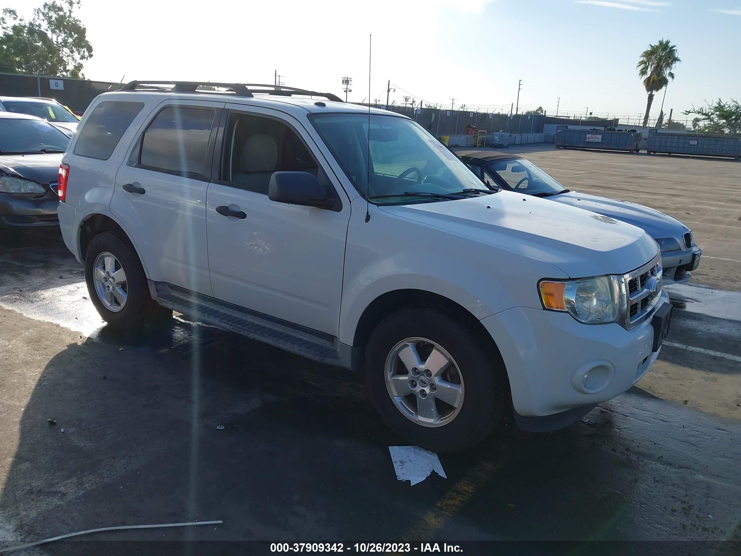 FORD ESCAPE 2011 1fmcu9d71bka81641