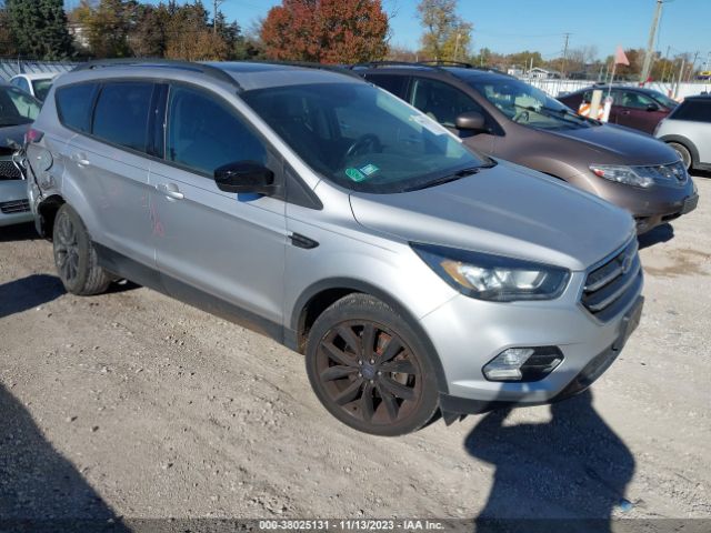 FORD ESCAPE 2017 1fmcu9g92hua99642