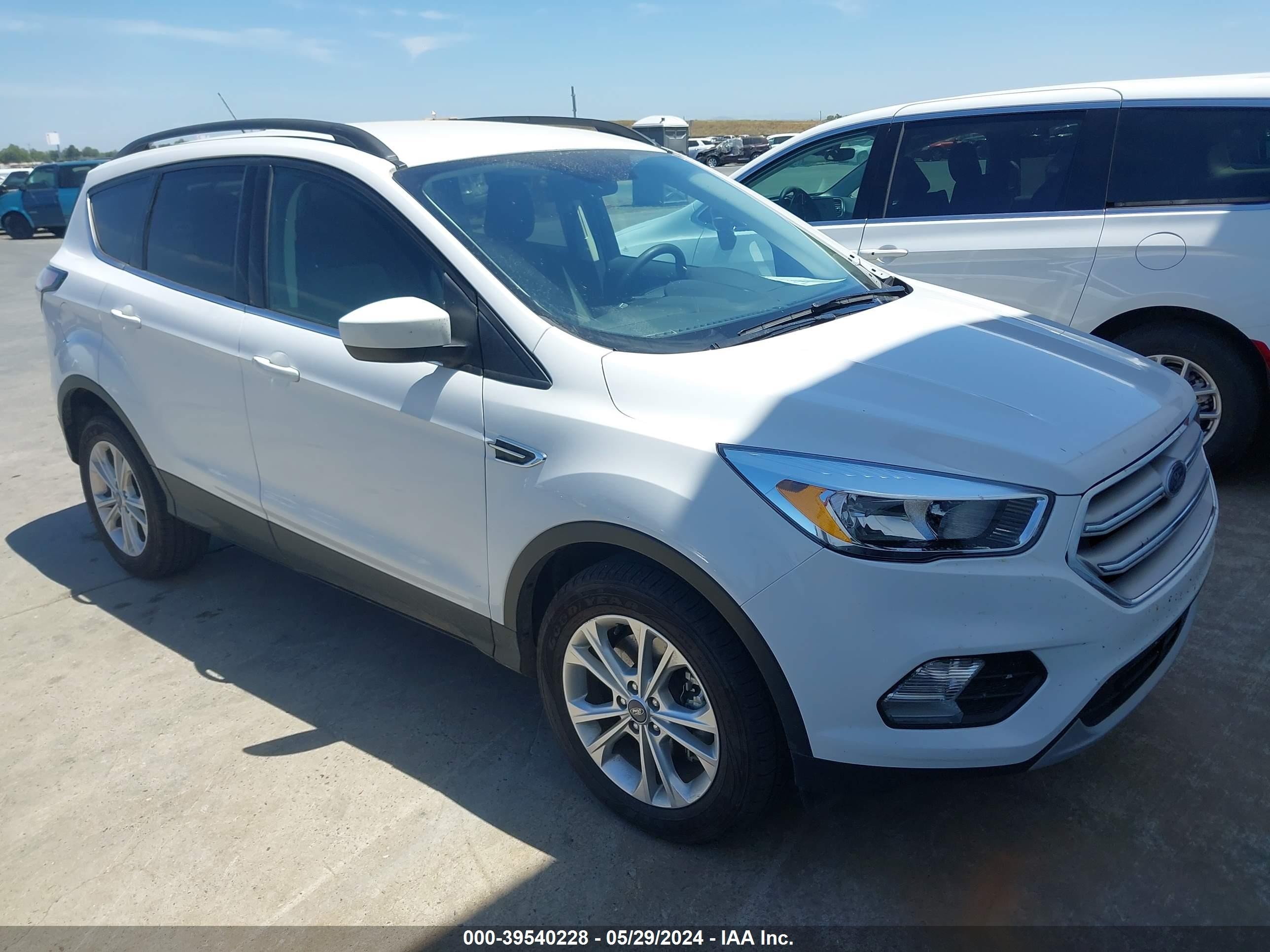 FORD ESCAPE 2018 1fmcu9gd2jud08694