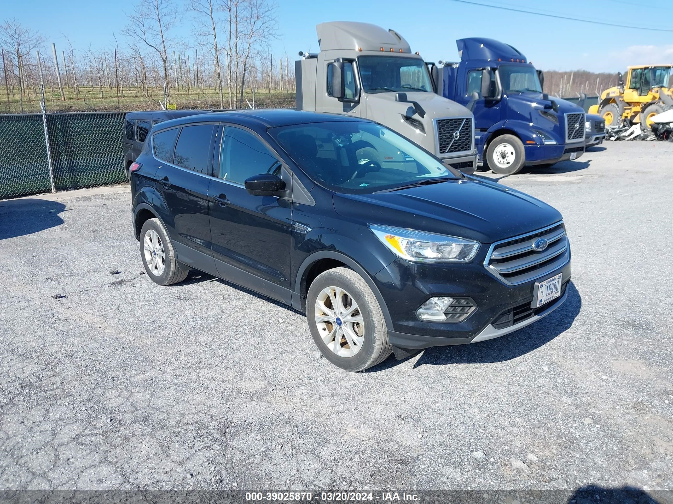 FORD ESCAPE 2017 1fmcu9gd8hue18479