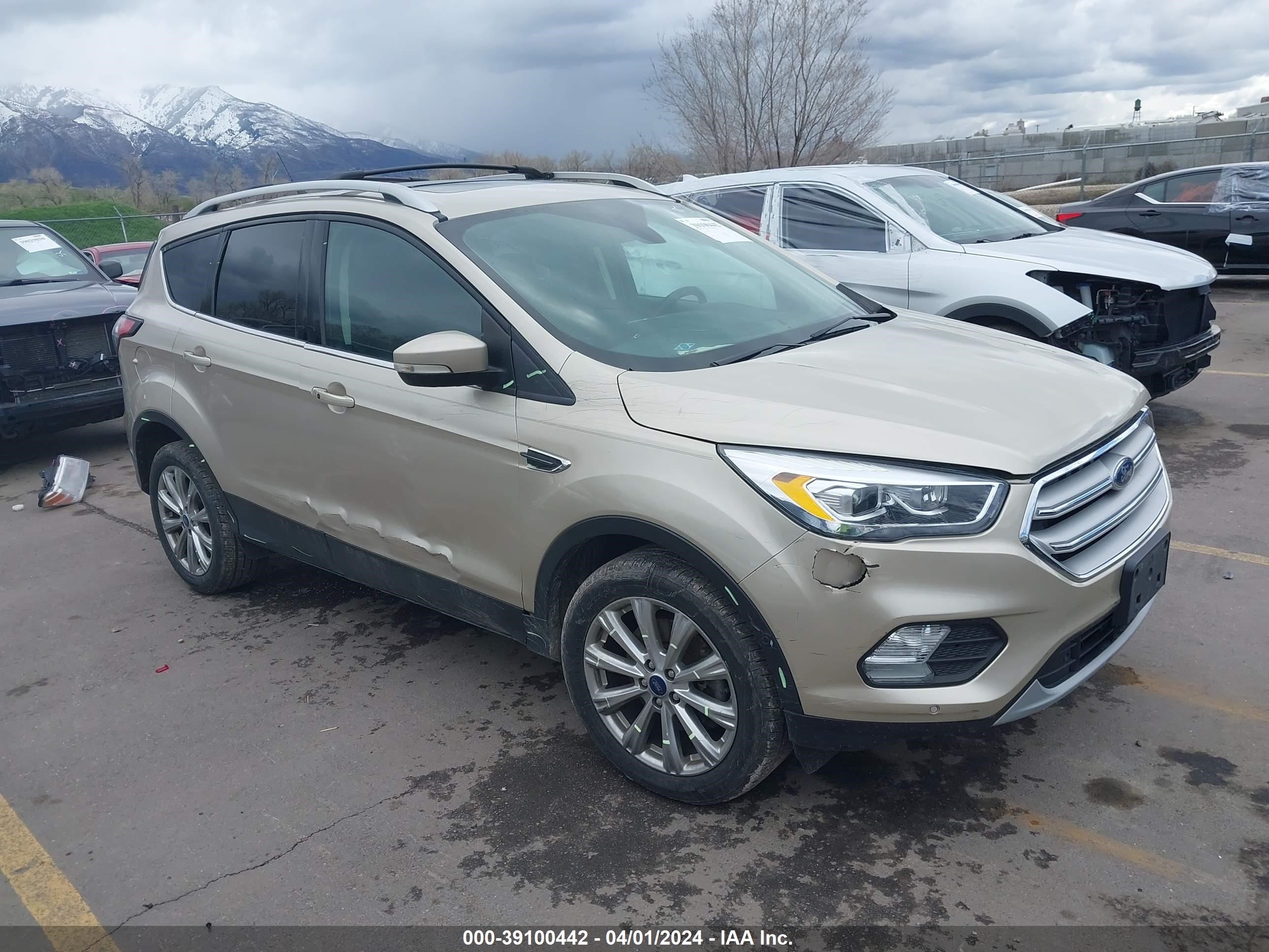 FORD ESCAPE 2018 1fmcu9j93juc62278