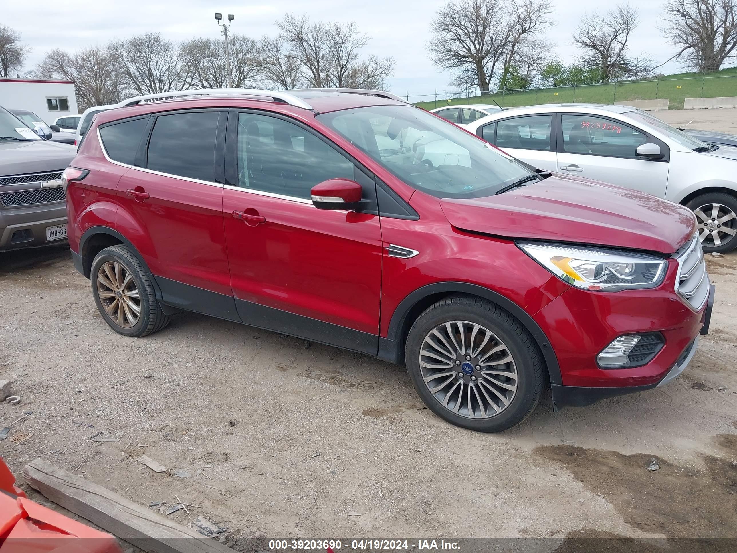 FORD ESCAPE 2018 1fmcu9j9xjuc48300