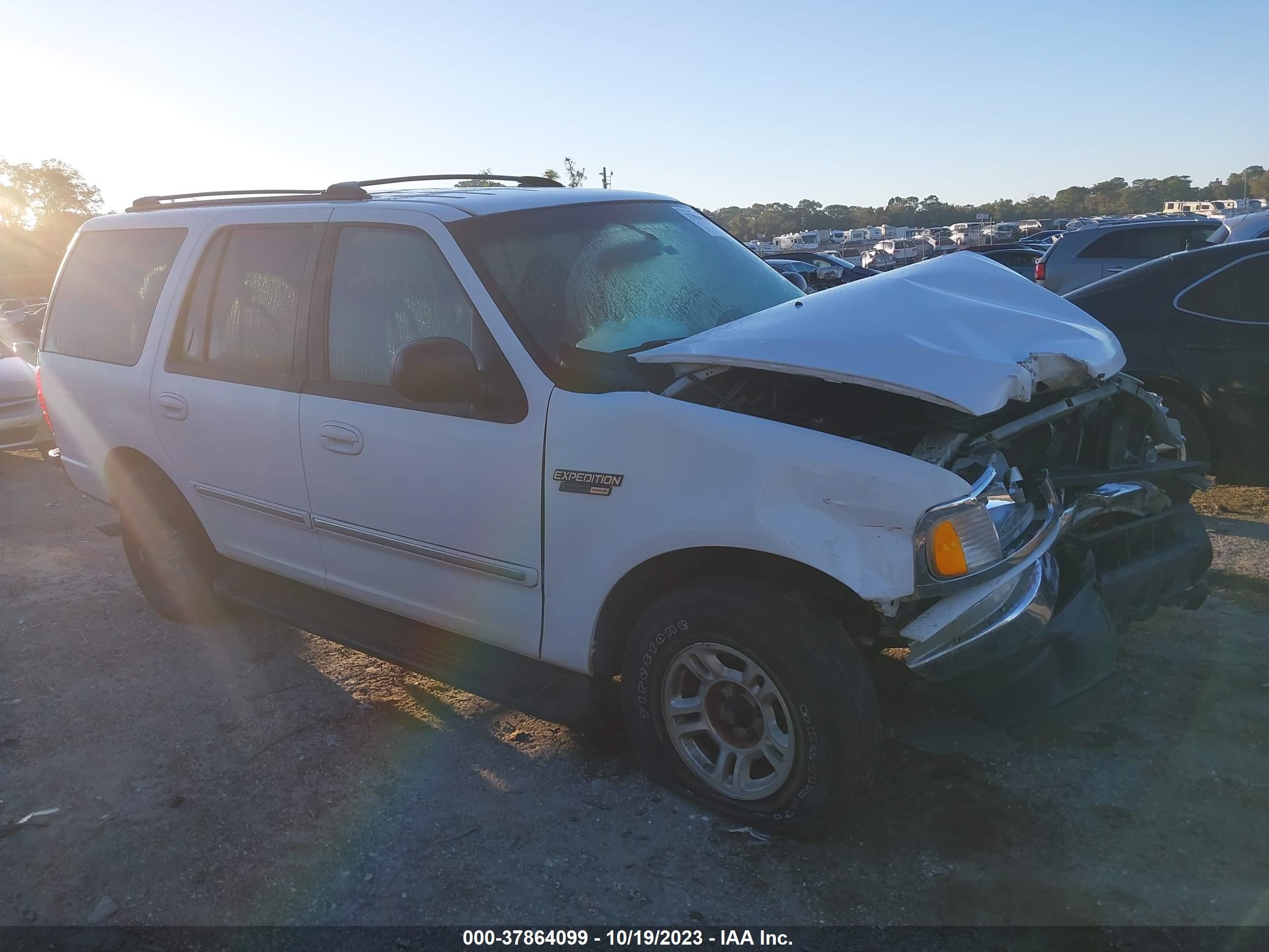 FORD EXPEDITION 2002 1fmeu15w72la36505