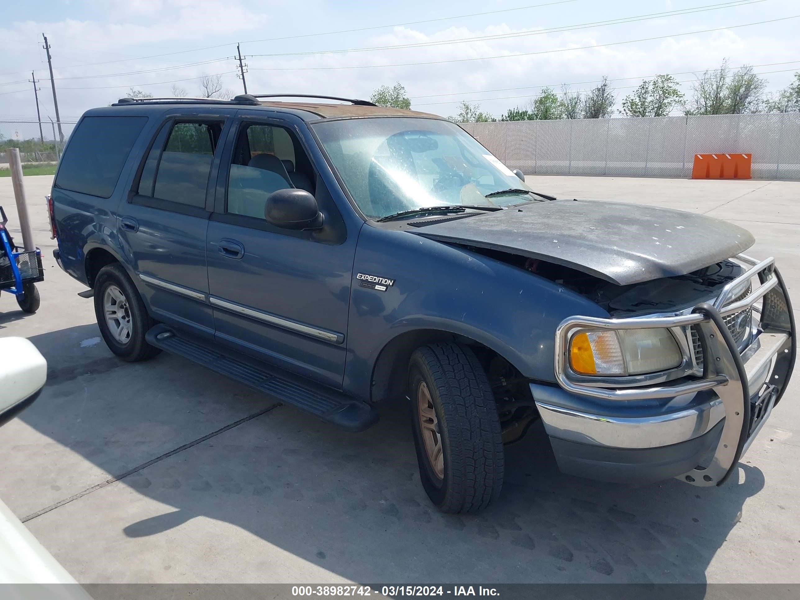 FORD EXPEDITION 2000 1fmru1568ylb99268