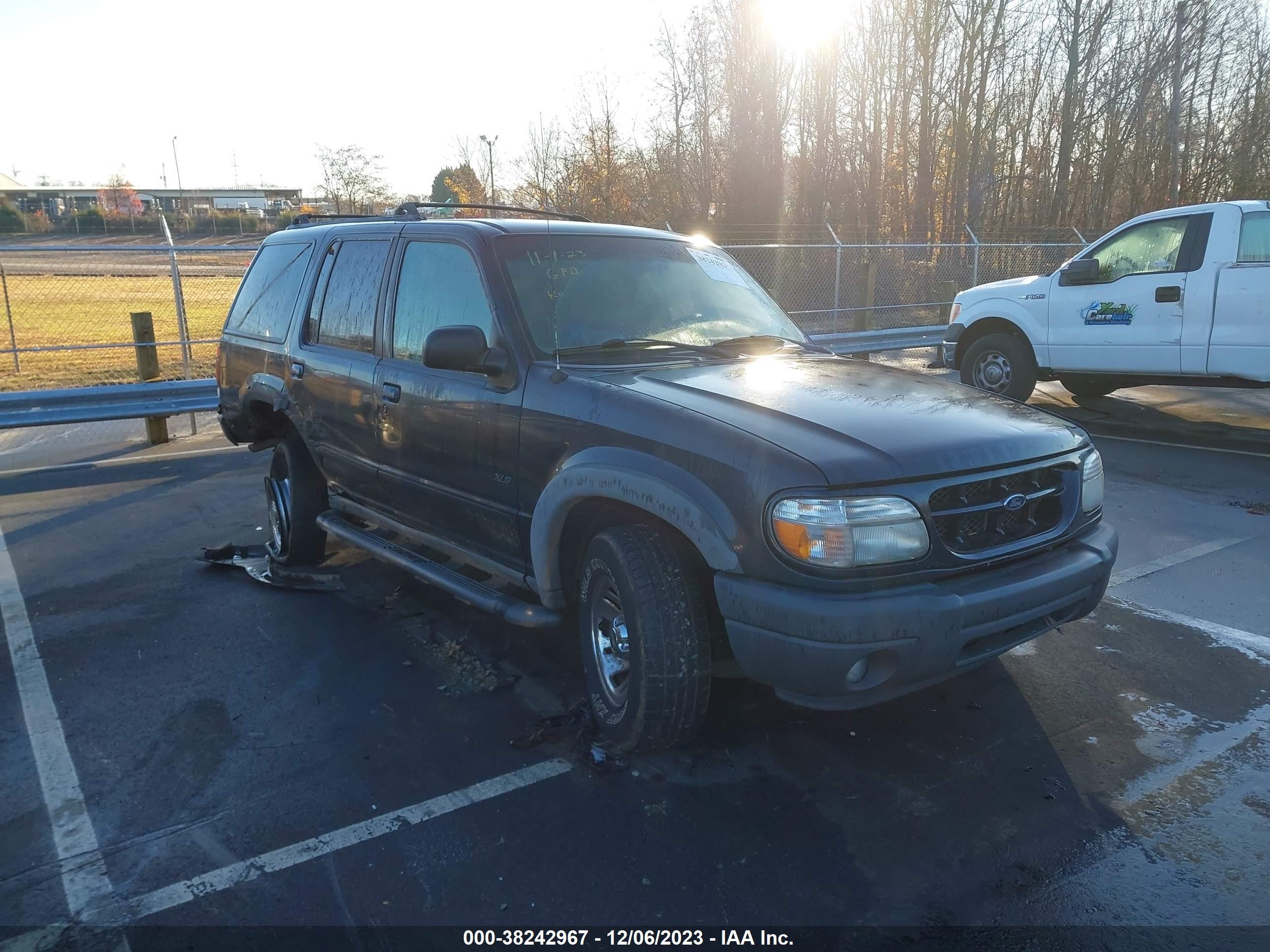 FORD EXPLORER 2001 1fmzu72e61ua98860