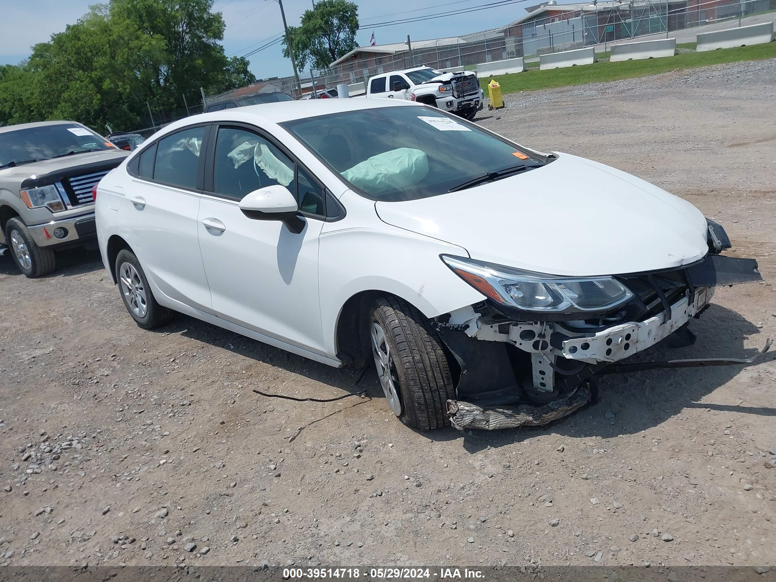 CHEVROLET CRUZE 2019 1g1bc5sm3k7119256