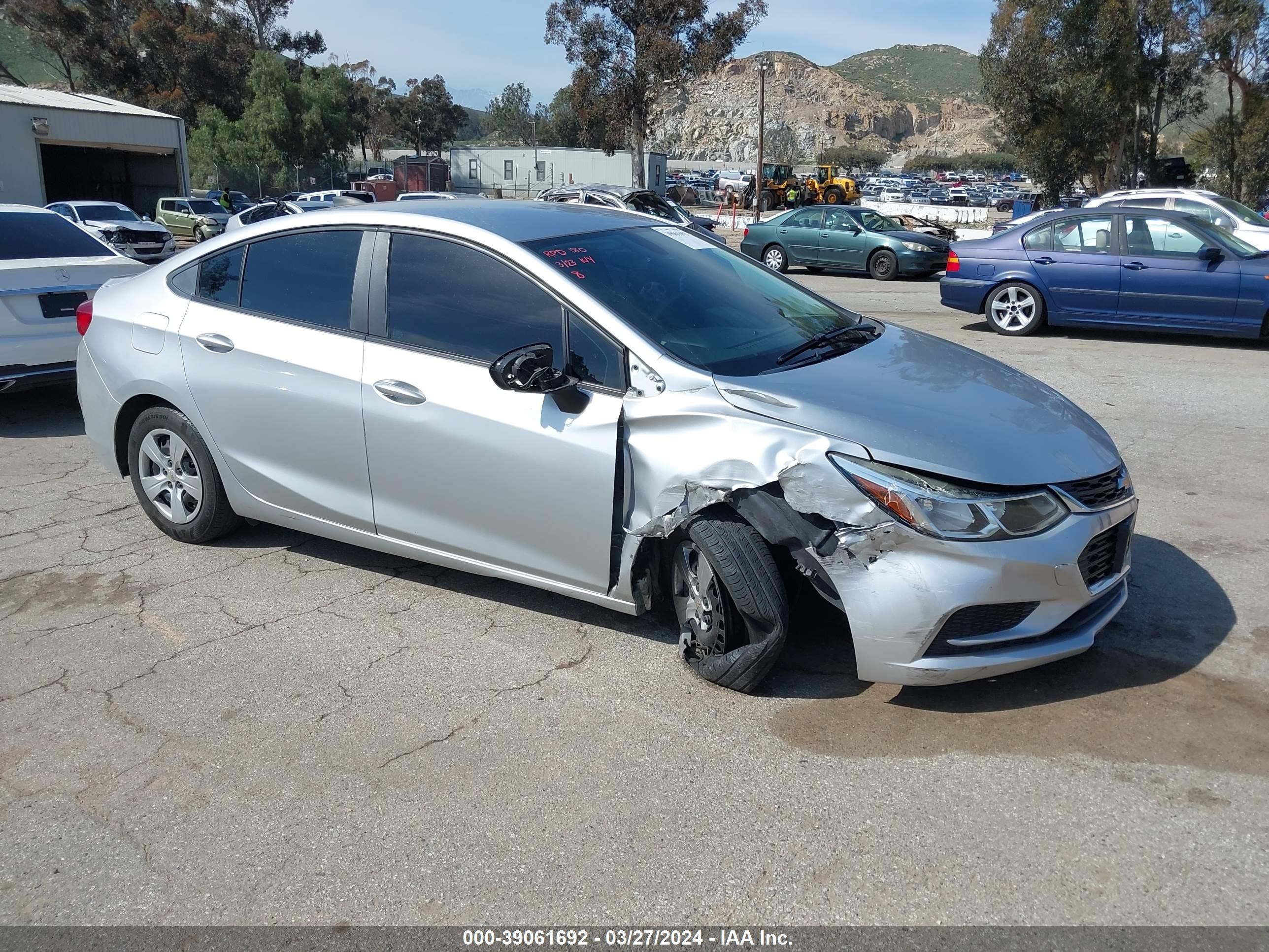 CHEVROLET CRUZE 2018 1g1bc5sm4j7200538