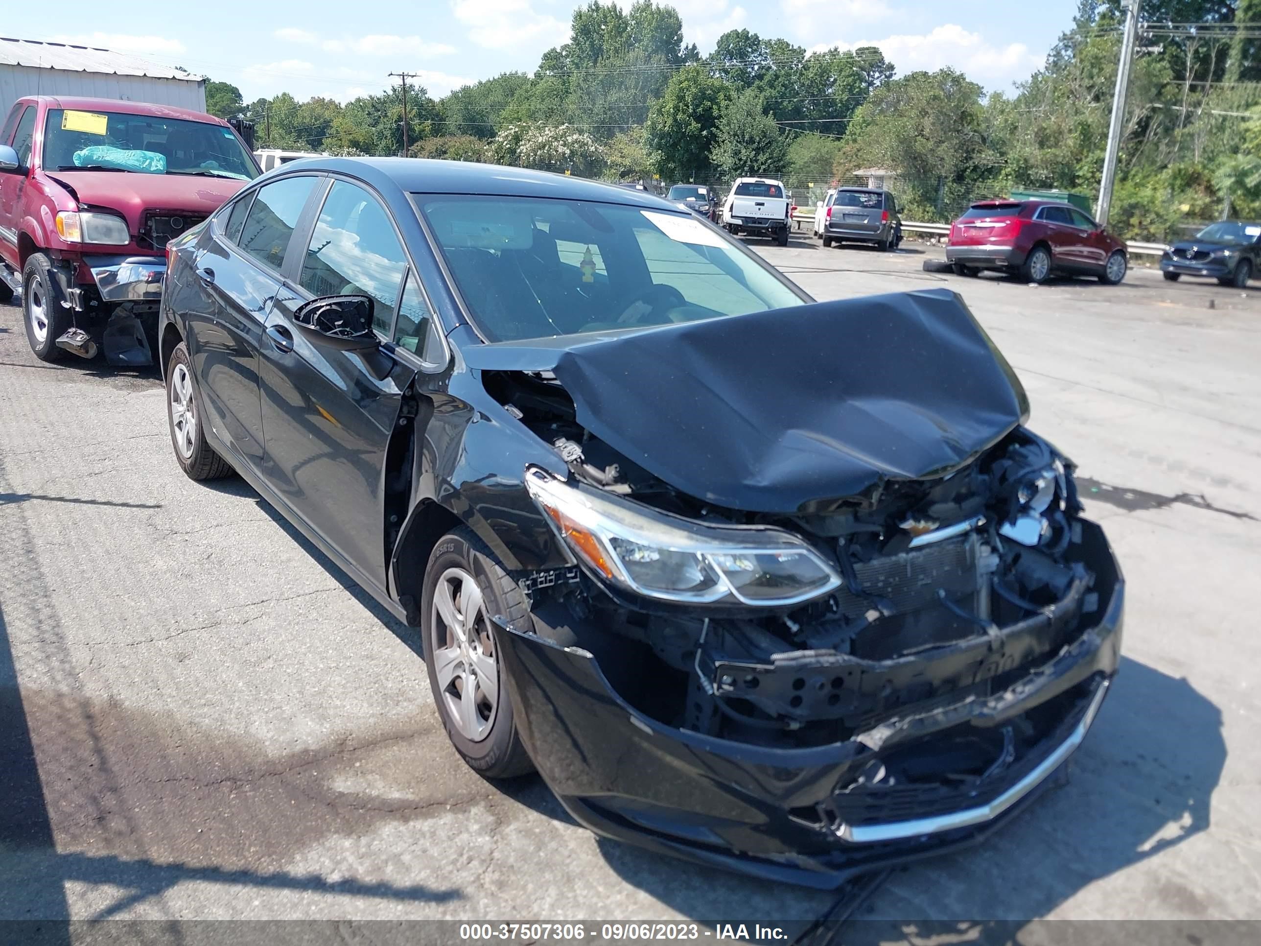 CHEVROLET CRUZE 2018 1g1bc5sm8j7240380