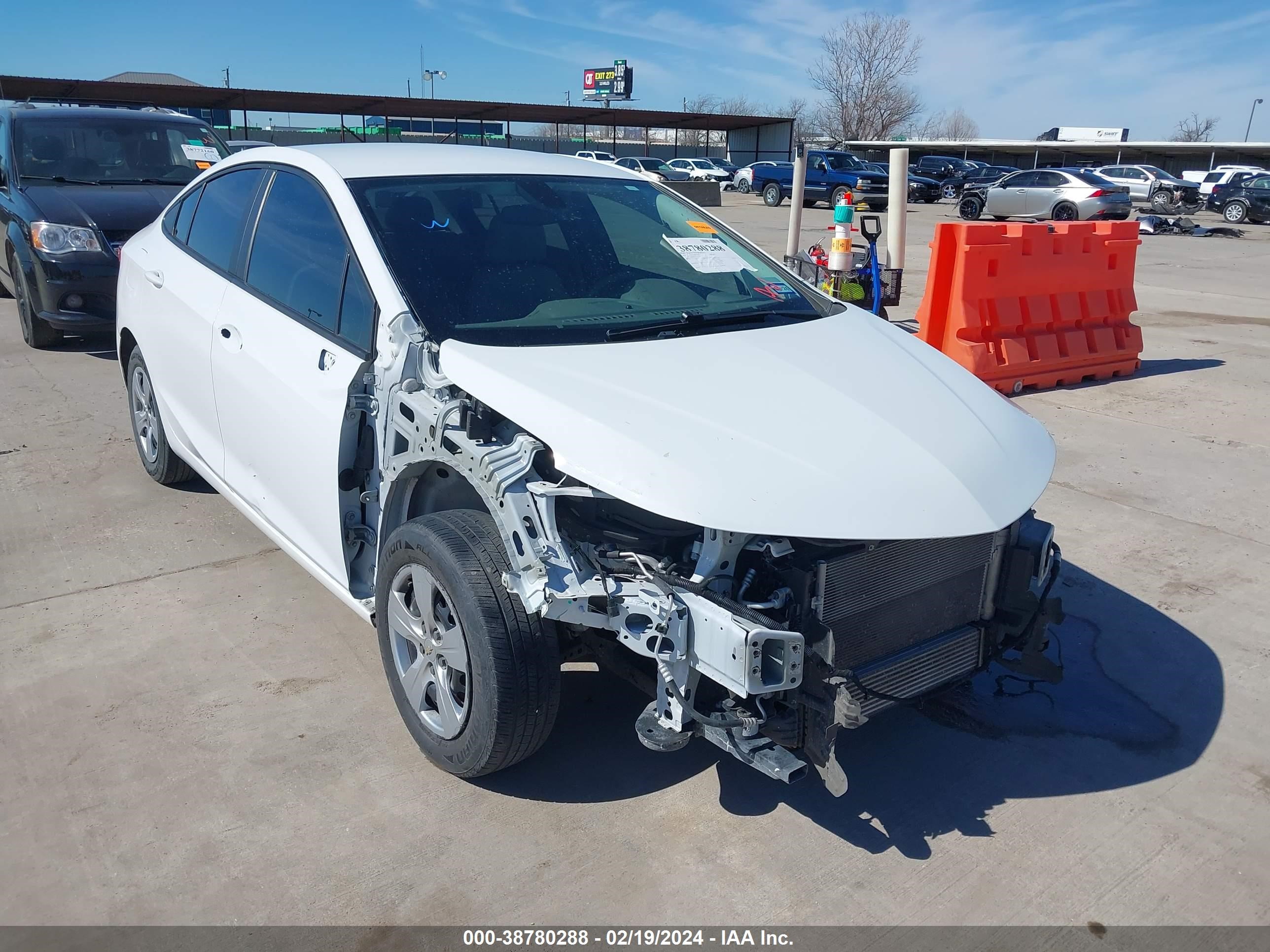 CHEVROLET CRUZE 2018 1g1bc5smxj7127465