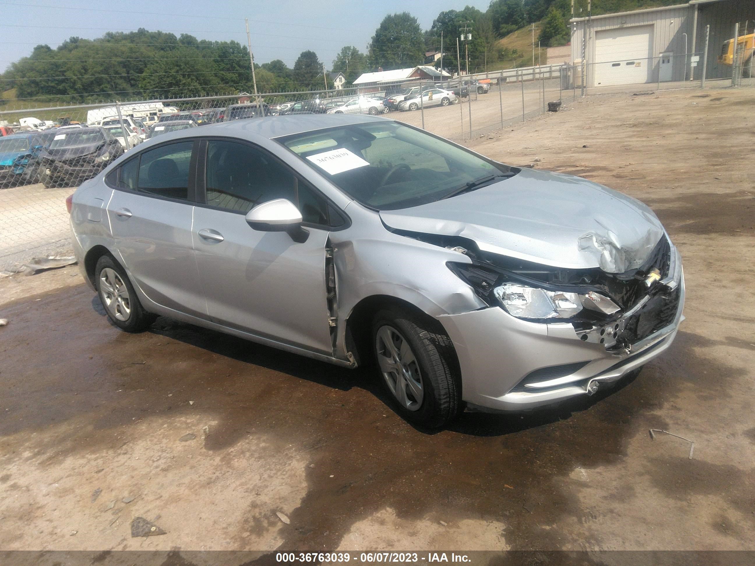 CHEVROLET CRUZE 2018 1g1bc5smxj7216100