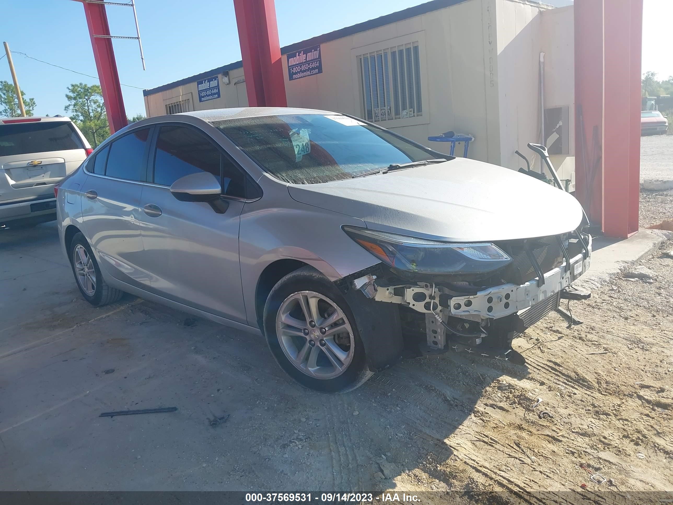 CHEVROLET CRUZE 2018 1g1be5sm0j7111463