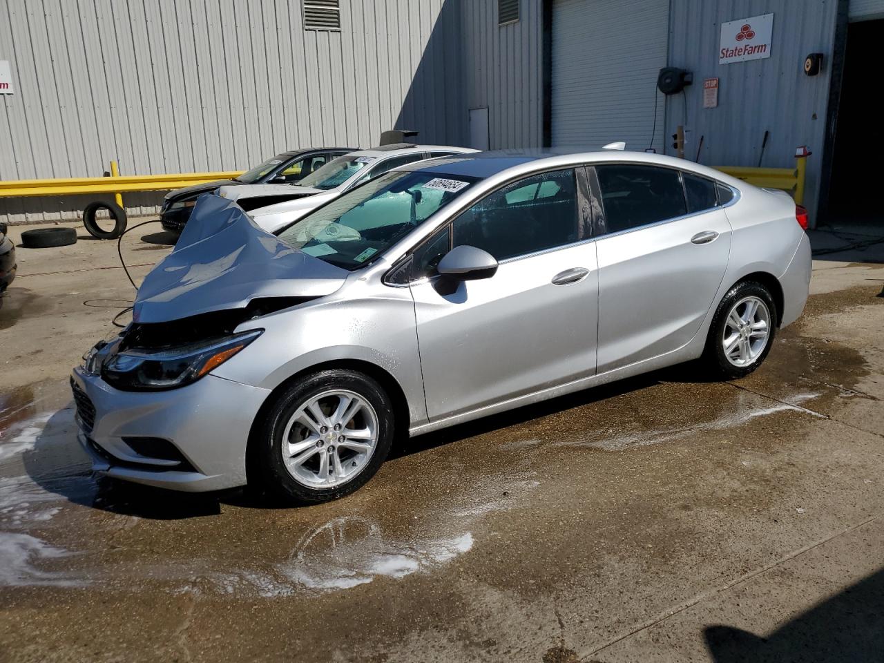 CHEVROLET CRUZE 2018 1g1be5sm0j7160436