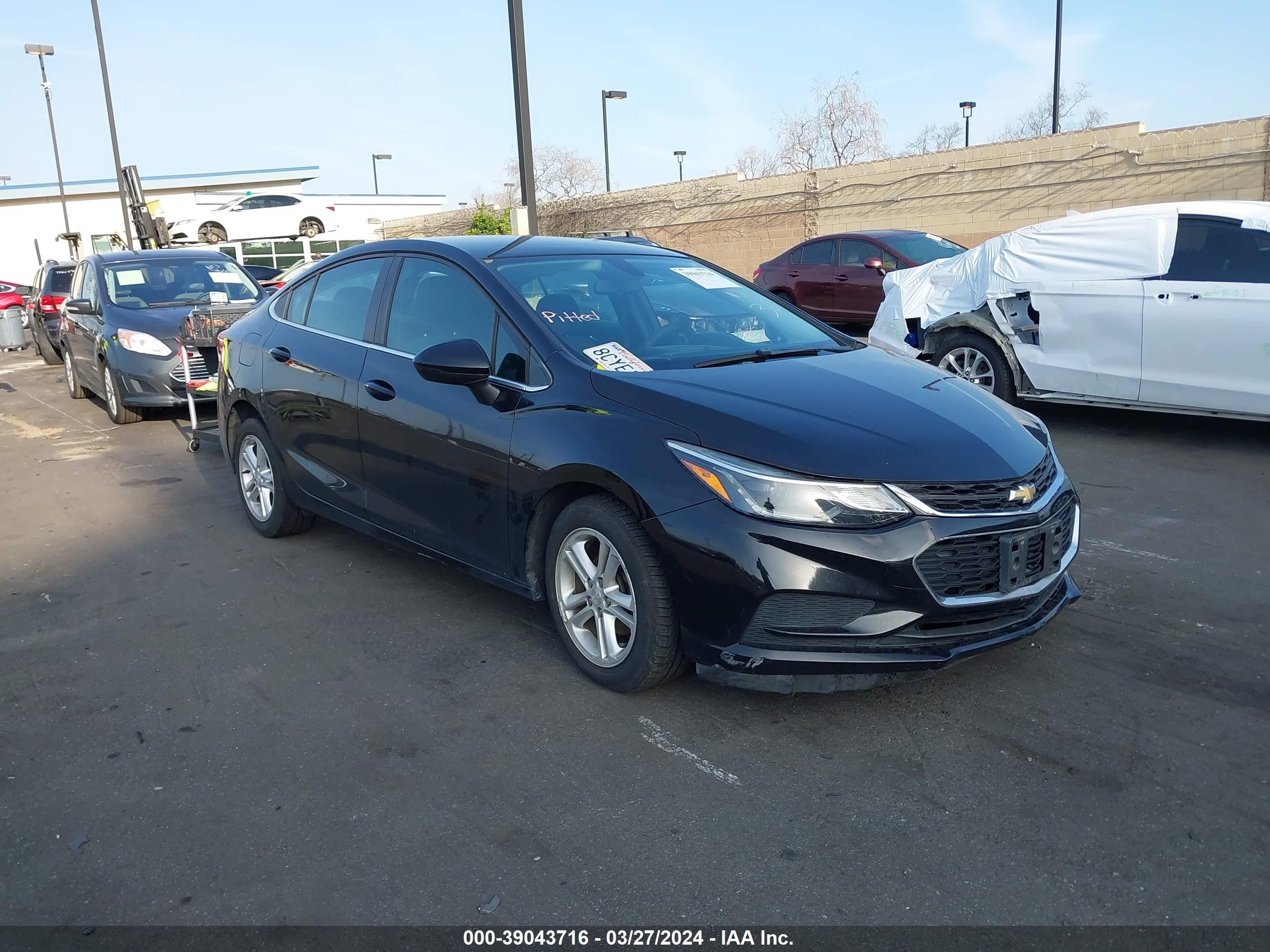 CHEVROLET CRUZE 2018 1g1be5sm0j7167144