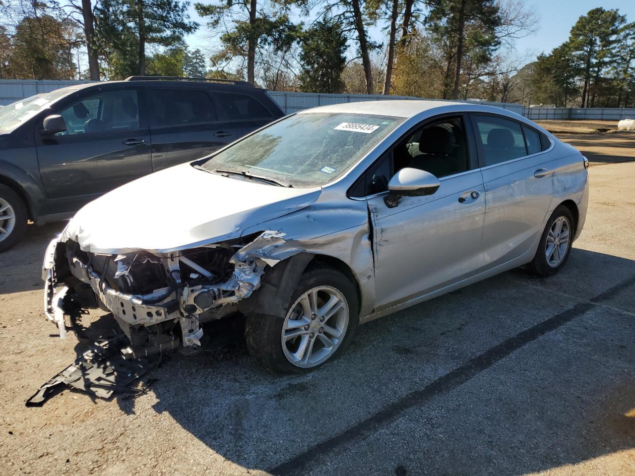 CHEVROLET CRUZE 2018 1g1be5sm0j7245874