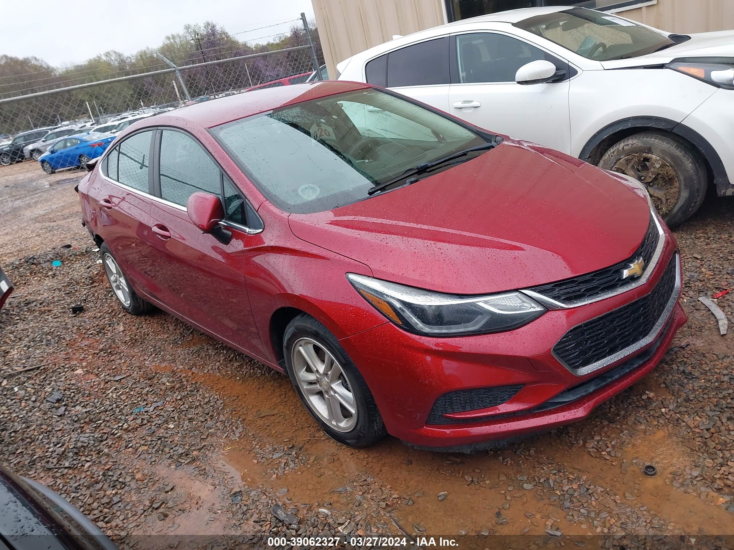 CHEVROLET CRUZE 2018 1g1be5sm1j7111357