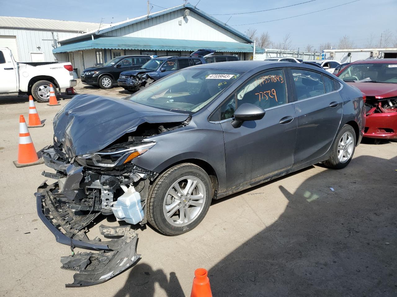 CHEVROLET CRUZE 2018 1g1be5sm1j7197902