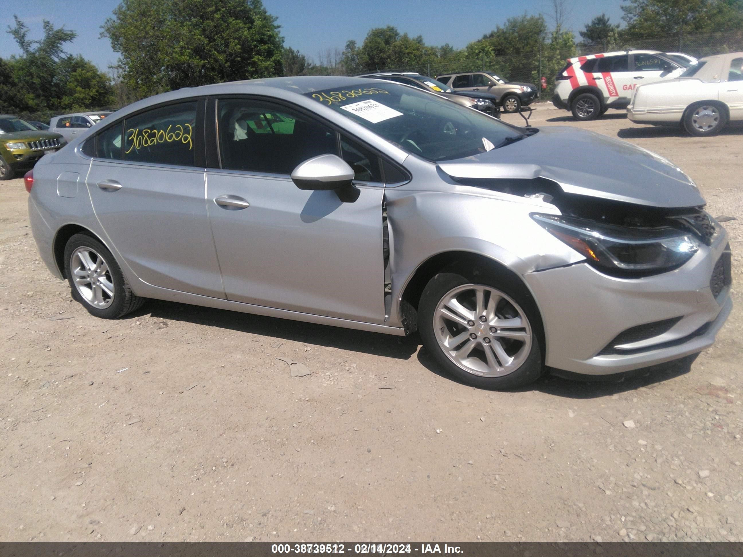 CHEVROLET CRUZE 2018 1g1be5sm1j7200877