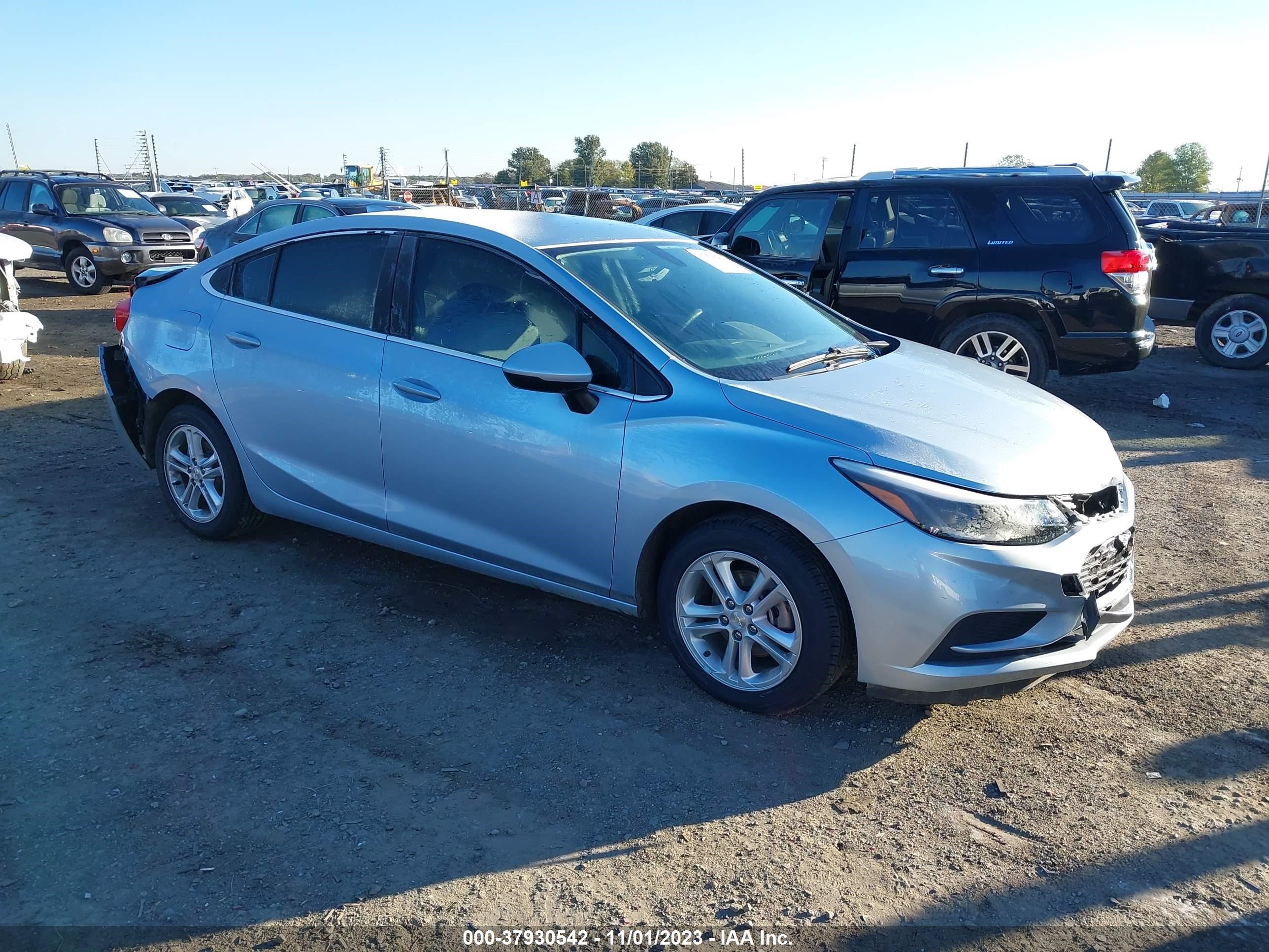 CHEVROLET CRUZE 2018 1g1be5sm1j7221776