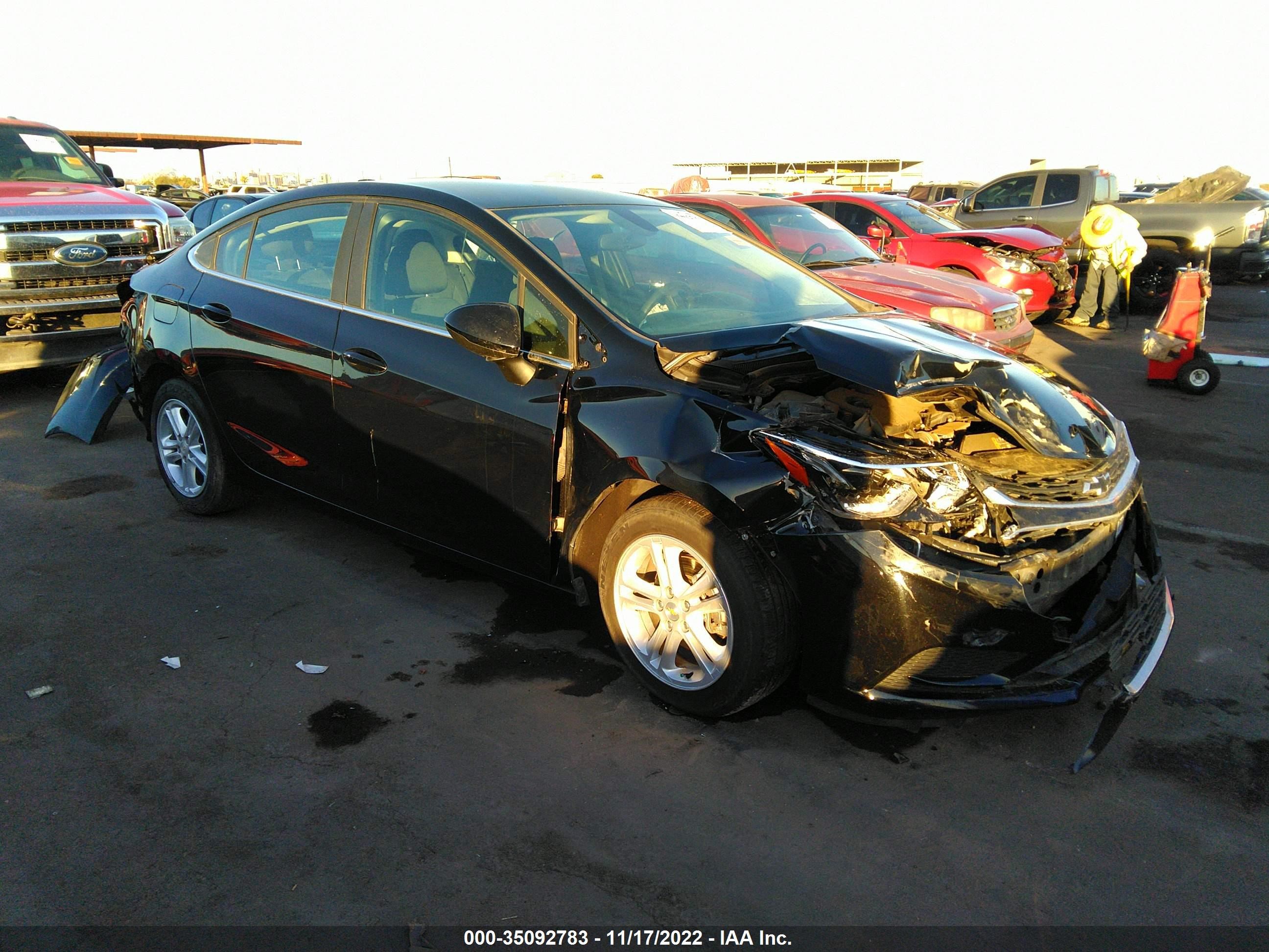 CHEVROLET CRUZE 2018 1g1be5sm1j7226993