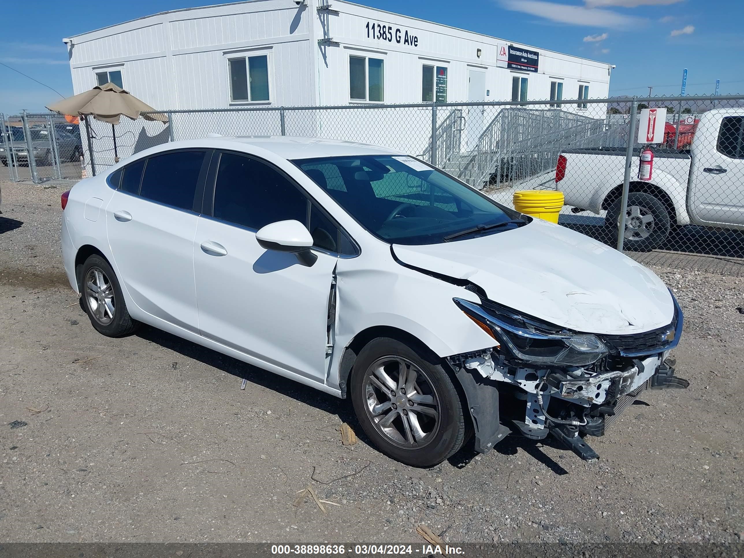 CHEVROLET CRUZE 2018 1g1be5sm2j7165864