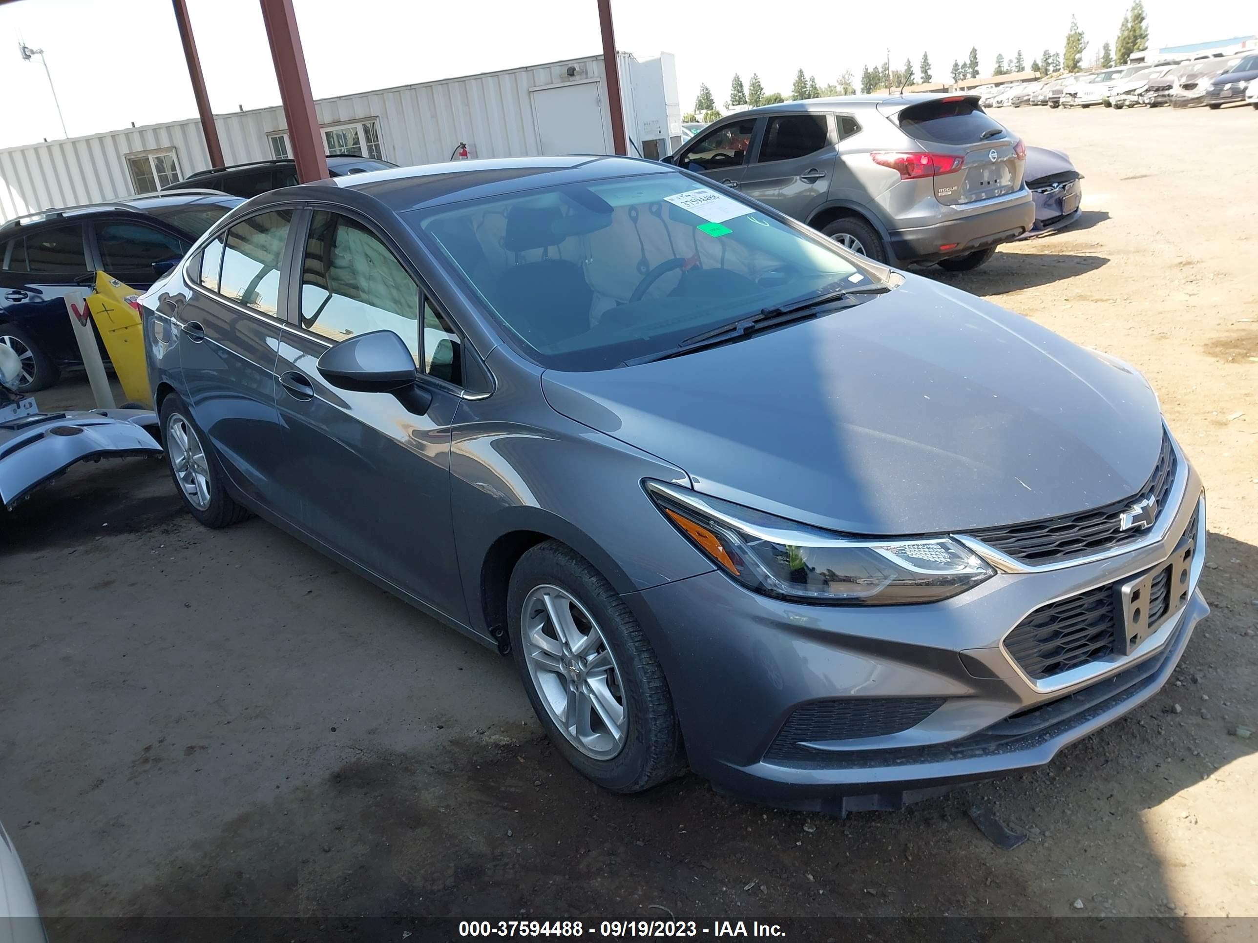 CHEVROLET CRUZE 2018 1g1be5sm2j7243351